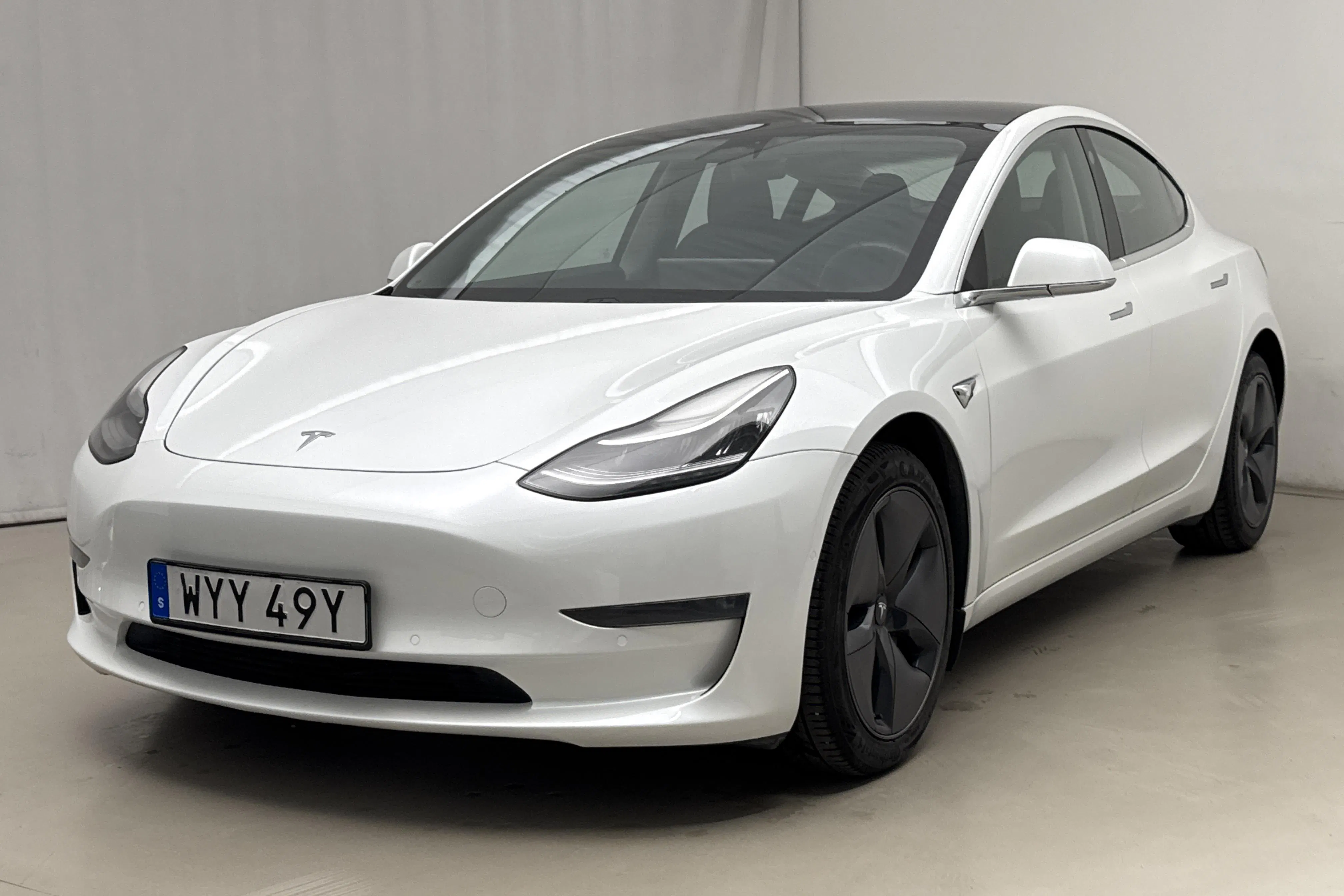 Presentationsfoto 1 av 25: Tesla Model 3 Long Range Dual Motor AWD - 13 364 mil - Automat - vit - 2020