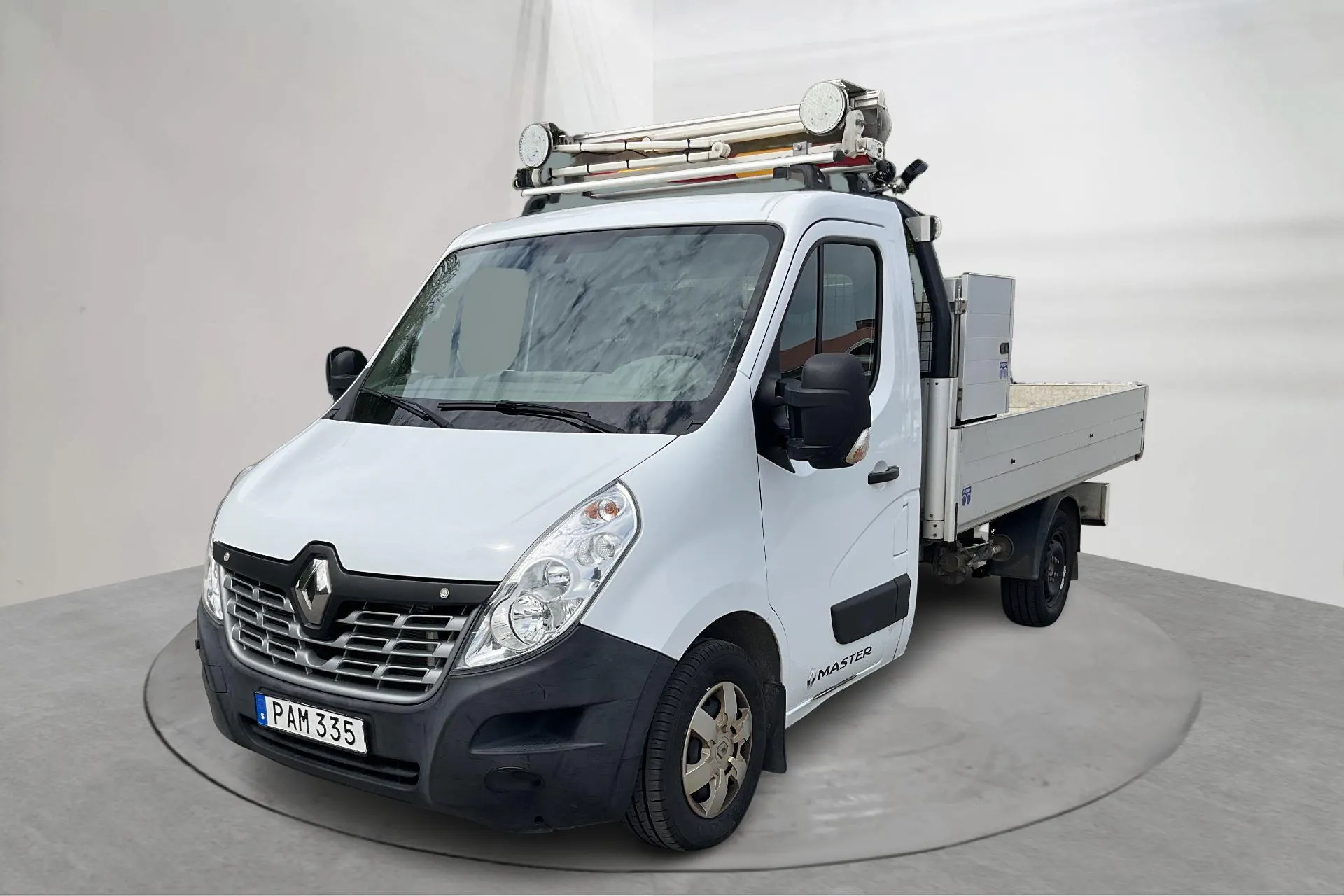 Presentationsfoto 1 av 16: Renault Master 2.3 dCi Pickup/Chassi RWD (125hk) - 9 980 mil - Manuell - vit - 2016