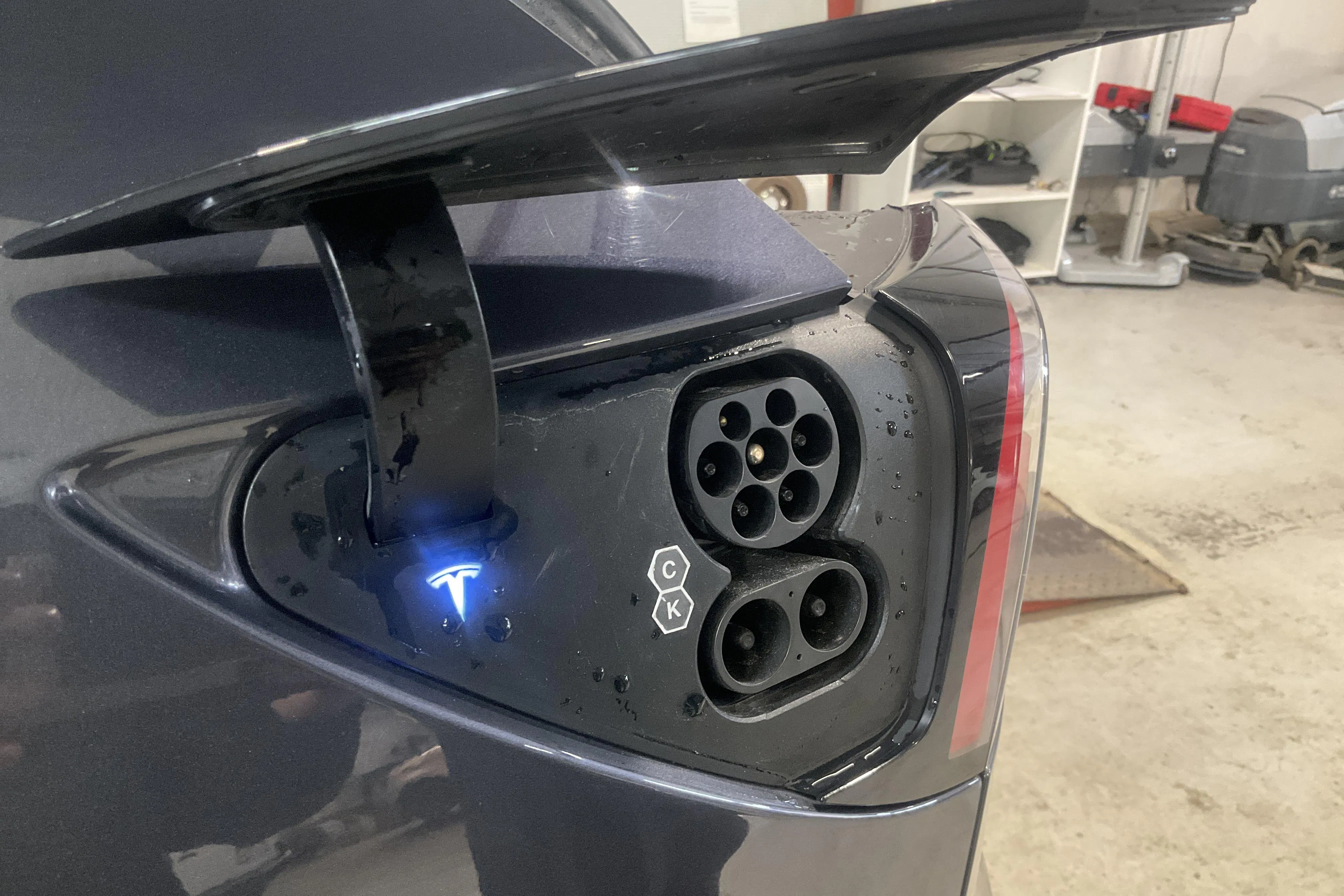 Presentationsfoto 16 av 16: Tesla Model Y Long Range Dual Motor AWD - 18 847 mil - Automat - grå - 2022