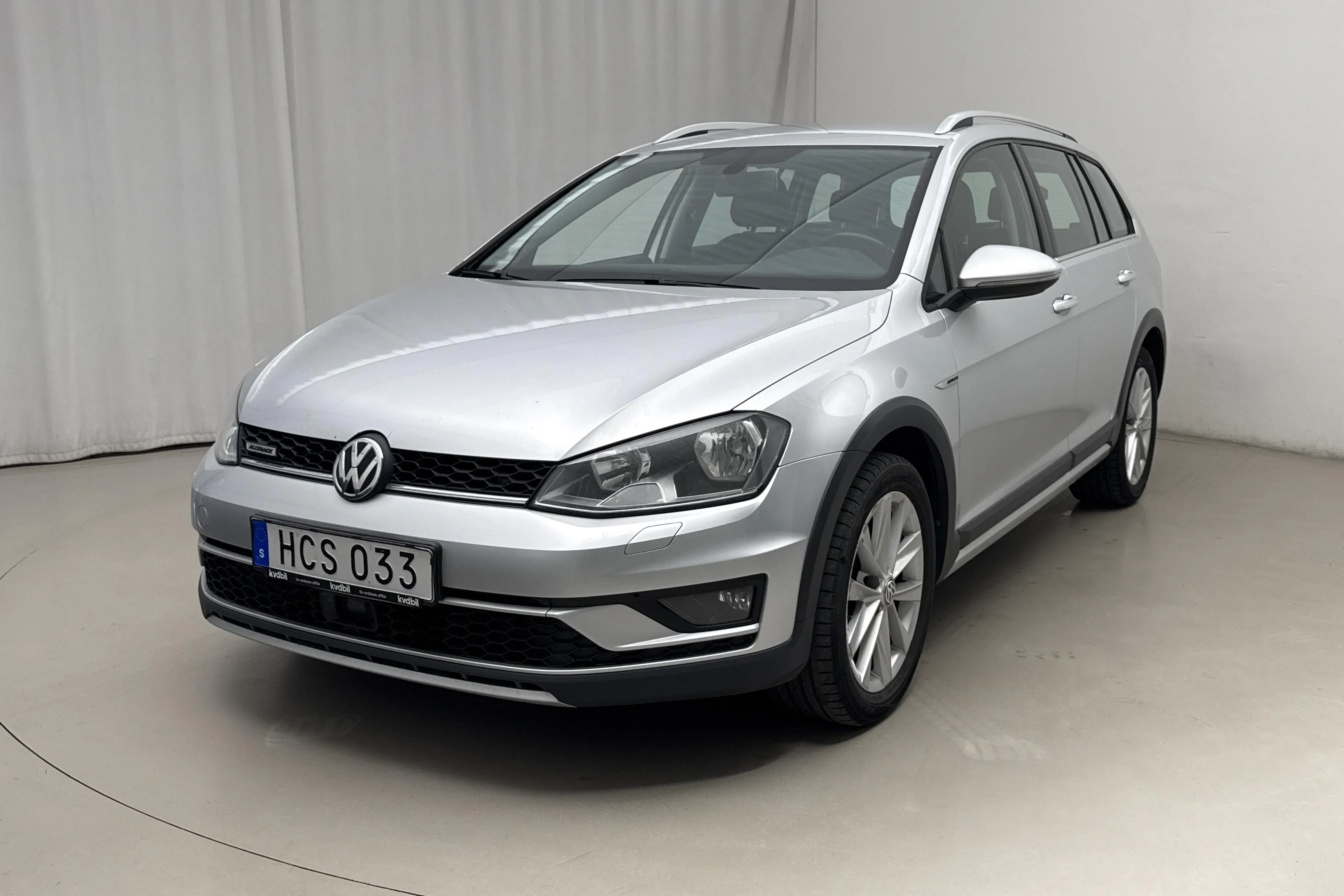 Presentationsfoto 1 av 18: VW Golf Alltrack 2.0 TDI 4Motion (184hk) - 14 273 mil - Automat - silver - 2016