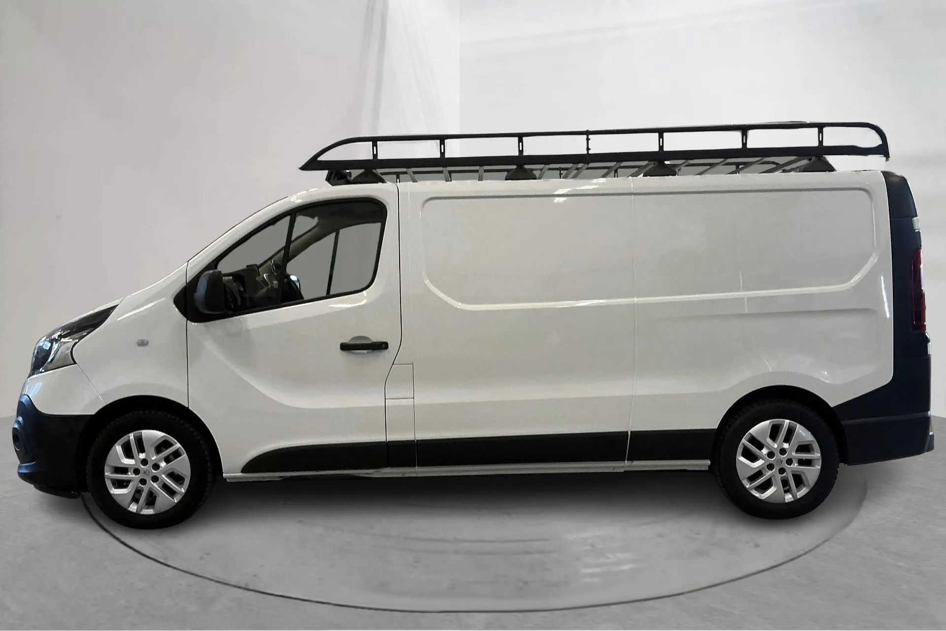 Presentation photo 2 of 14: Renault Trafic 1.6 dCi Skåp (120hk) - 140 700 km - Manual - white - 2015