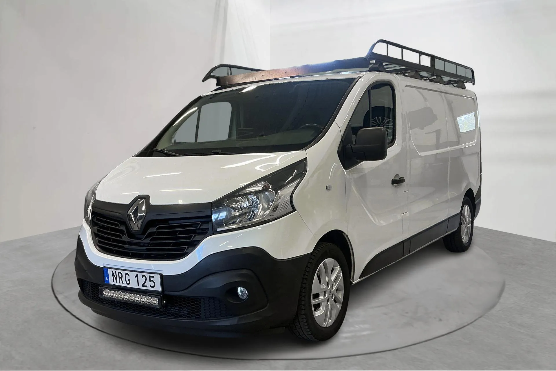Presentation photo 1 of 14: Renault Trafic 1.6 dCi Skåp (120hk) - 140 700 km - Manual - white - 2015