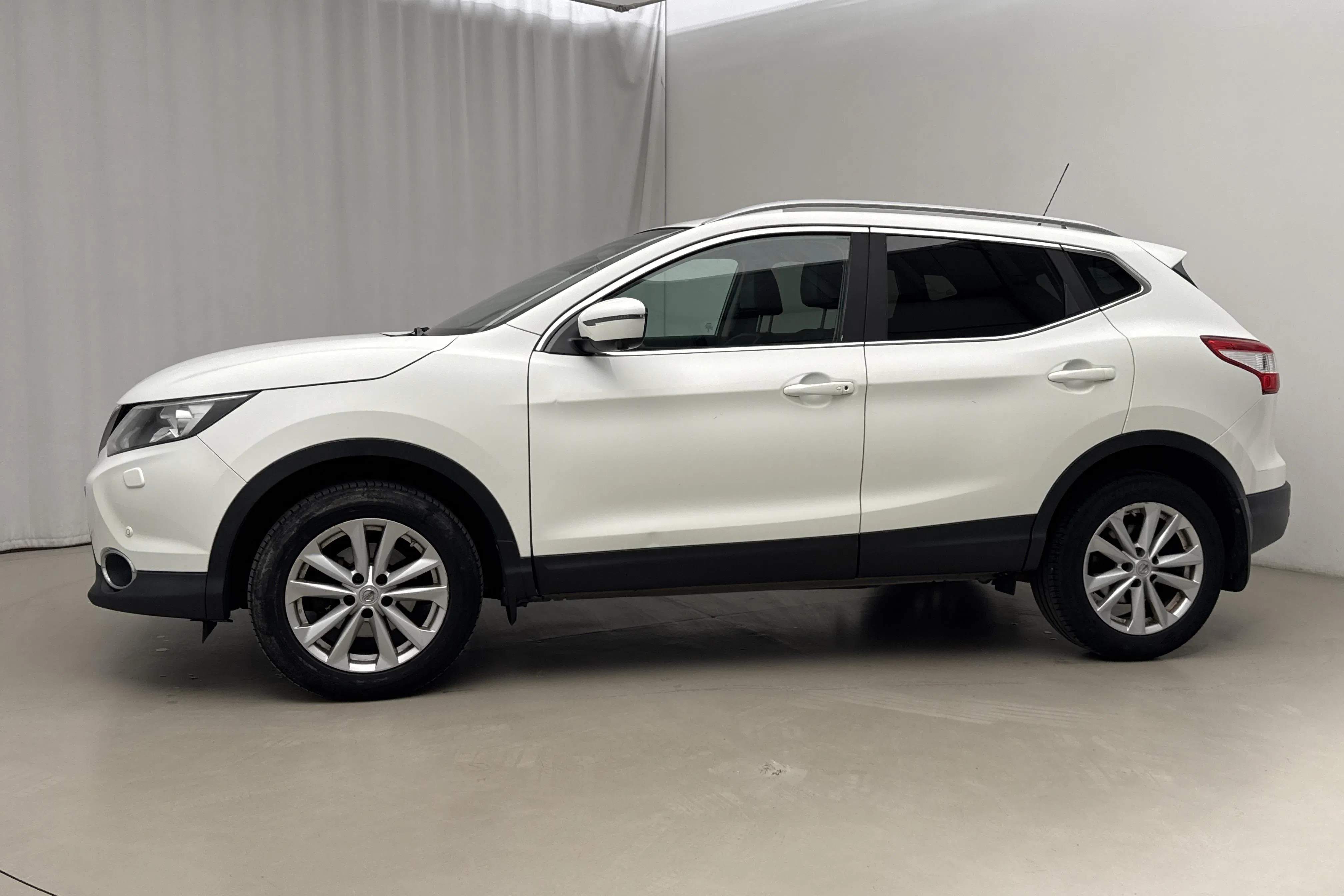Presentation photo 2 of 17: Nissan Qashqai 1.2 (115hk) - 104 060 km - Manual - white - 2016