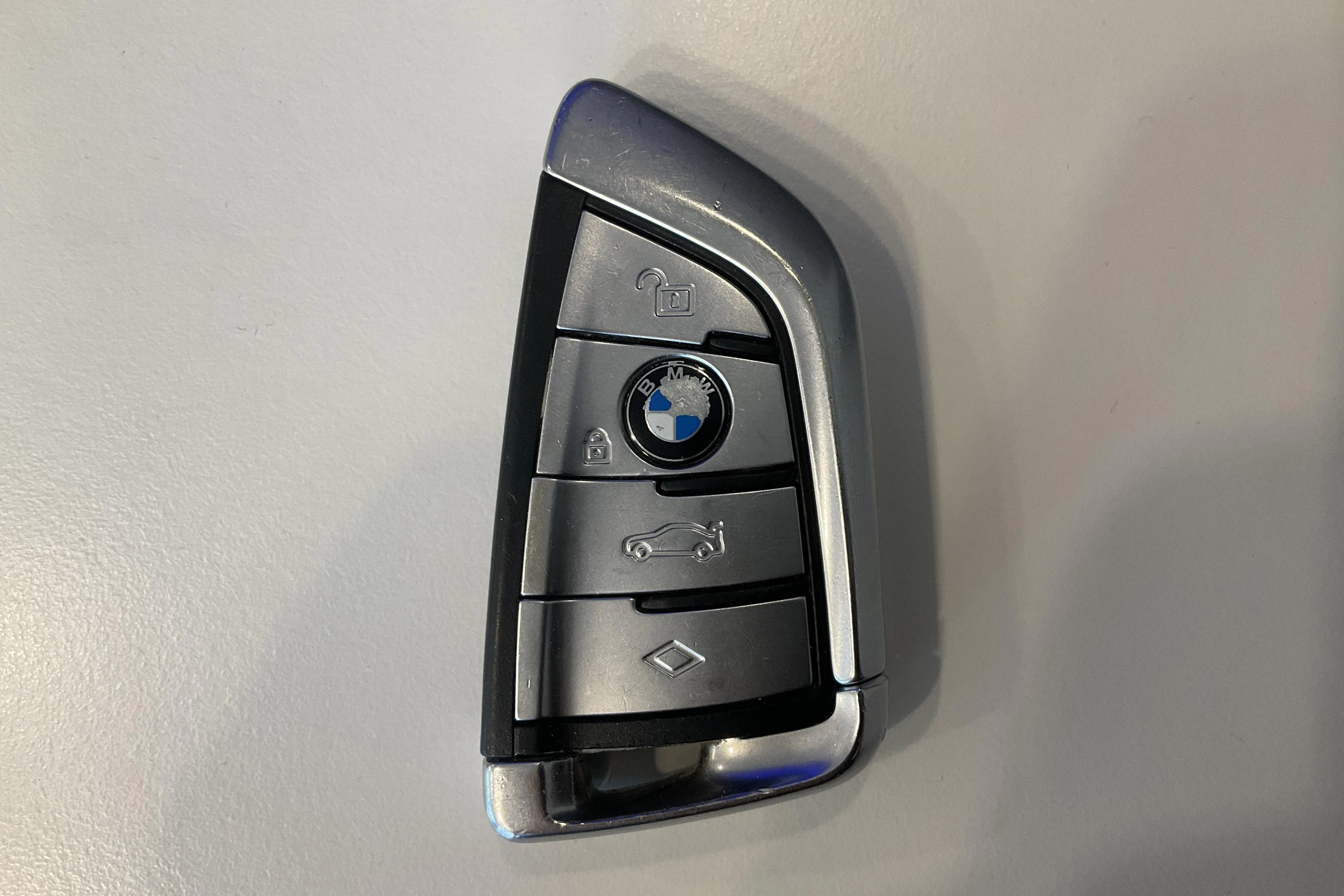 Presentationsfoto 21 av 21: BMW 530e xDrive iPerformance Sedan, G30 12kWh (252hk) - 12 556 mil - Automat - grå - 2020