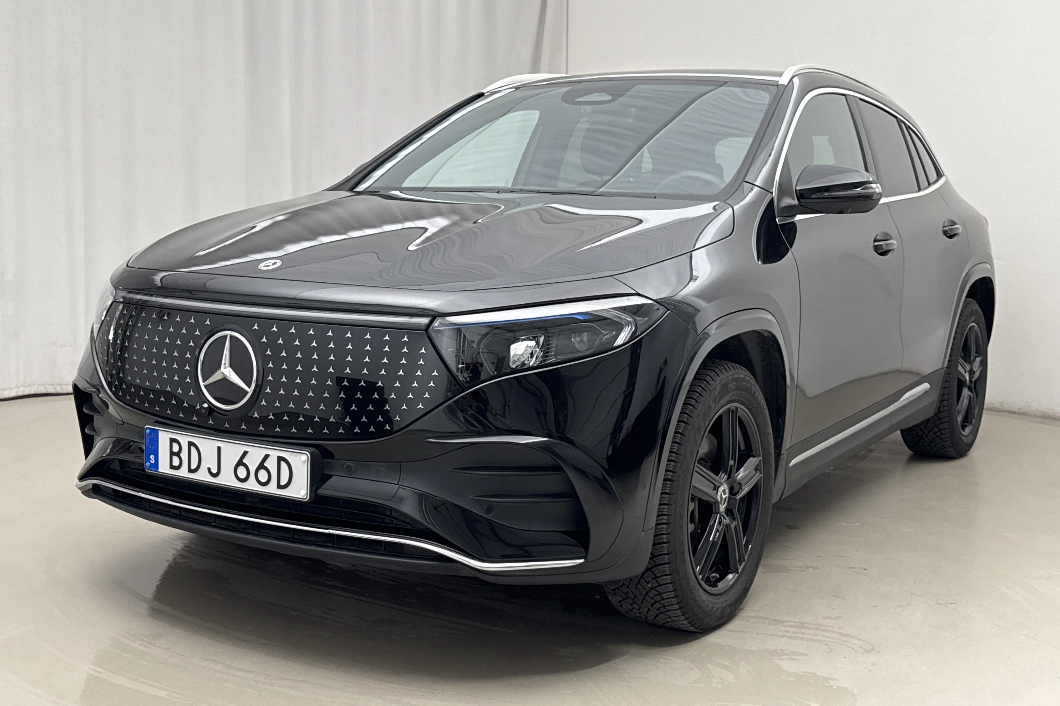 Presentationsfoto 1 av 23: Mercedes EQA 250+ H243 (190hk) - 1 094 mil - Automat - svart - 2026