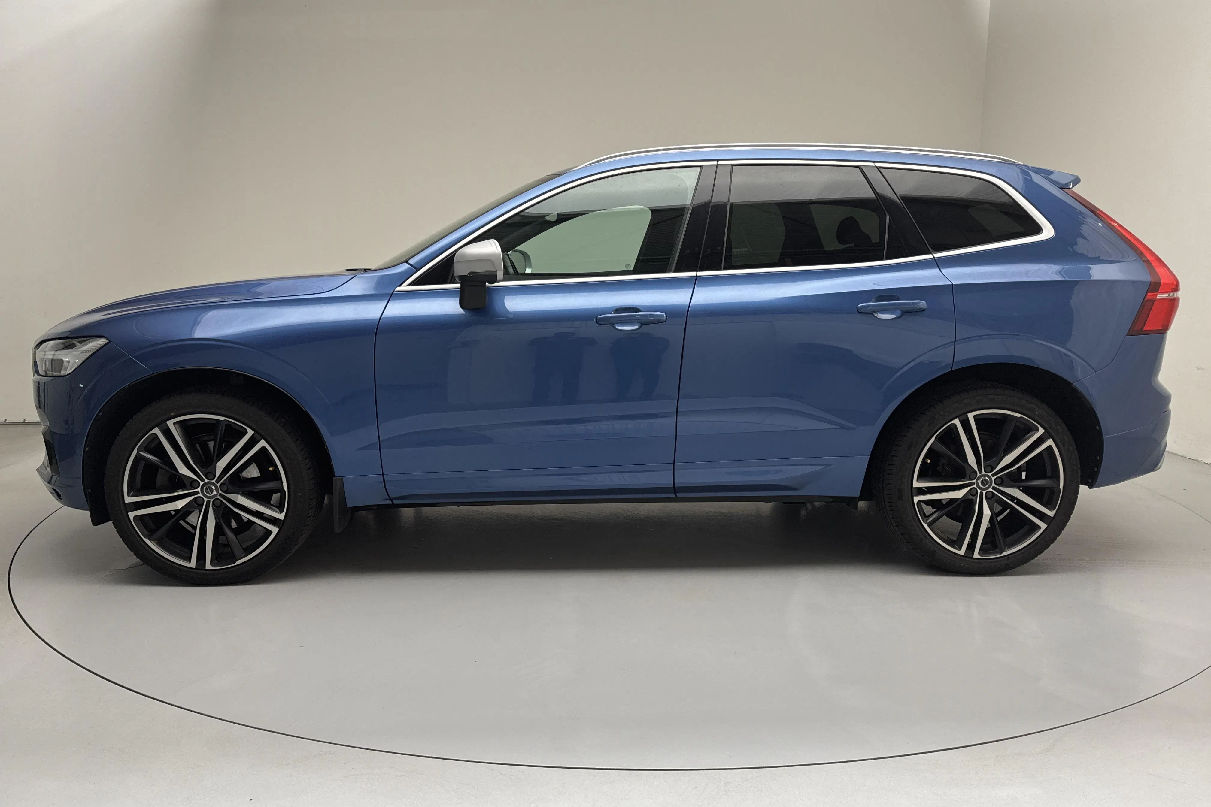 Presentationsfoto 2 av 17: Volvo XC60 T5 AWD (250hk) - 9 648 mil - Automat - blå - 2018