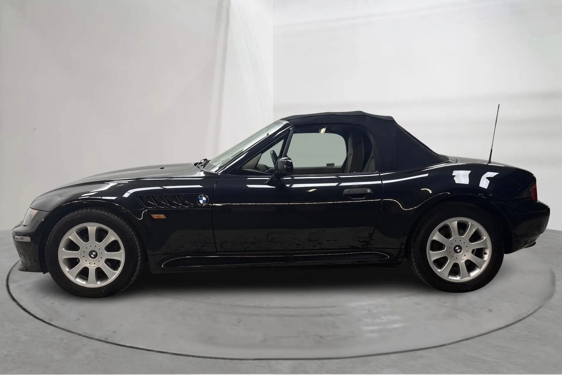 Presentation photo 2 of 11: BMW Z3 2.8 Cabriolet (193hk) - 162 340 km - Manual - black - 2000