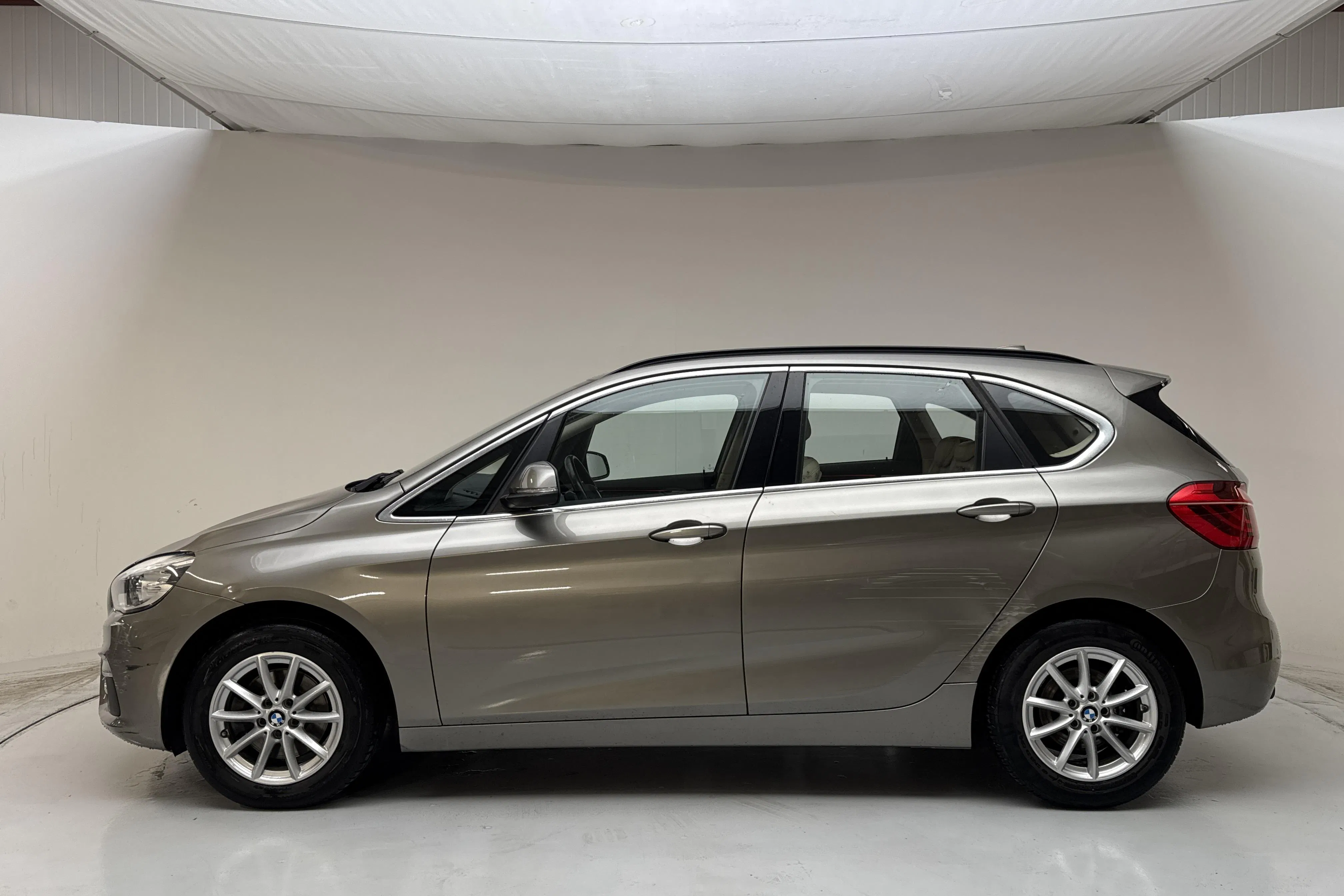 Presentation photo 2 of 14: BMW 218i Active Tourer, F45 (136hk) - 83 500 km - Automatic - silver - 2015