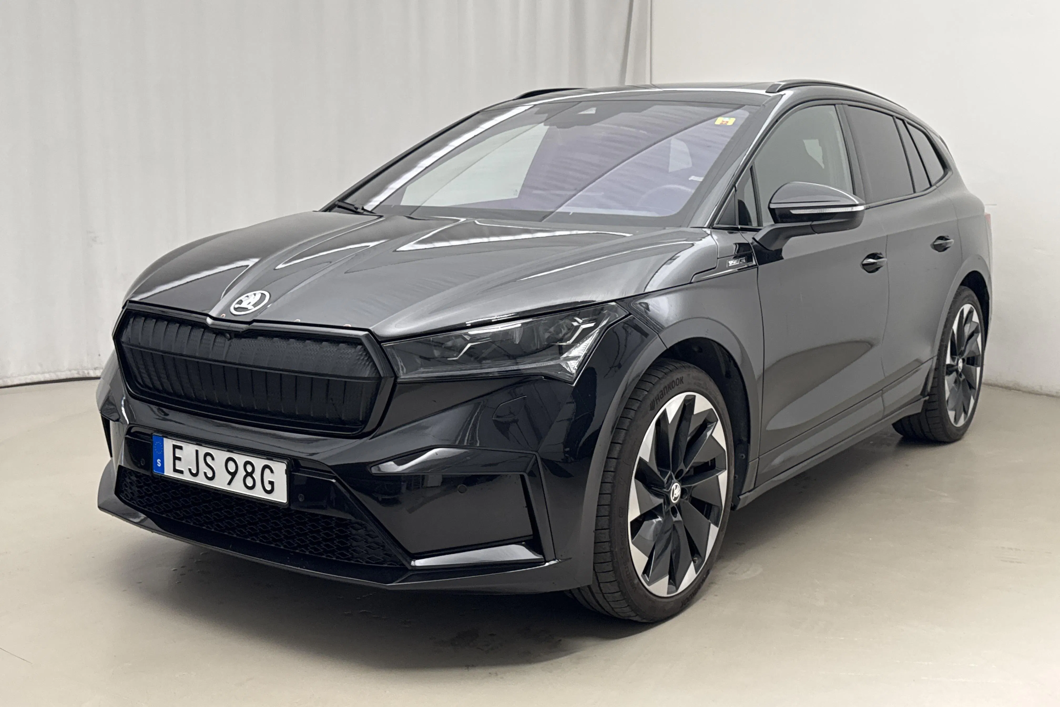 Presentationsfoto 1 av 22: Skoda Enyaq iV 80x (265hk) - 9 607 mil - Automat - svart - 2023