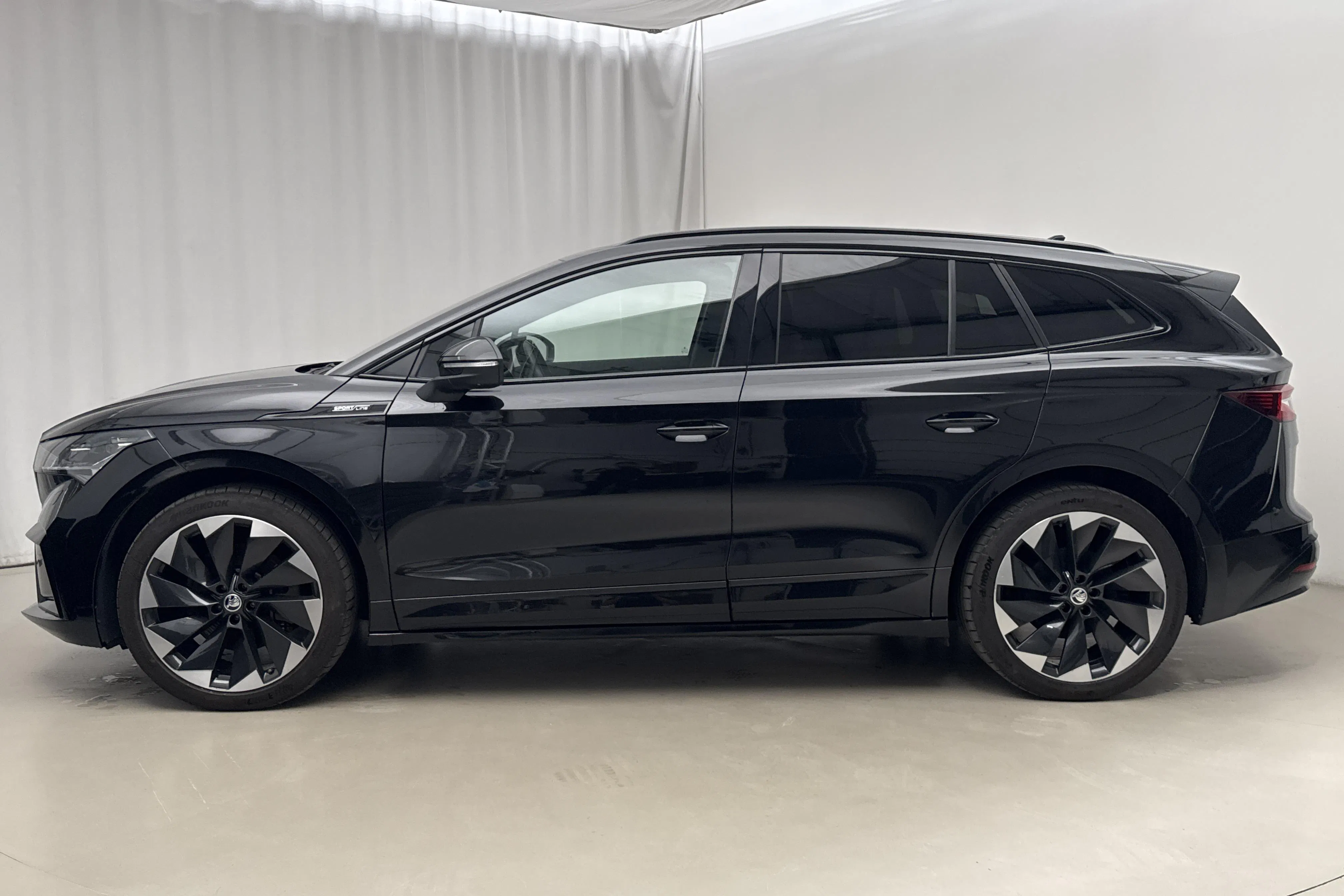 Presentationsfoto 2 av 22: Skoda Enyaq iV 80x (265hk) - 9 607 mil - Automat - svart - 2023