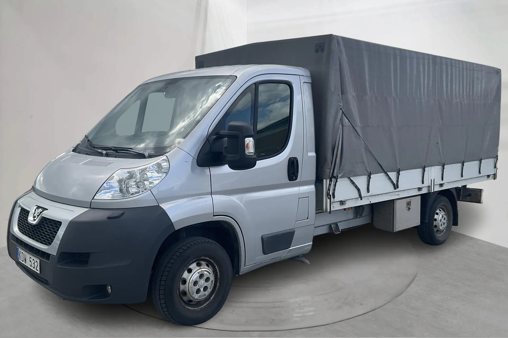 Presentation photo 1 of 14: Peugeot Boxer 2.2 HDI Pickup (130hk) - 80 040 km - Manual - gray - 2012