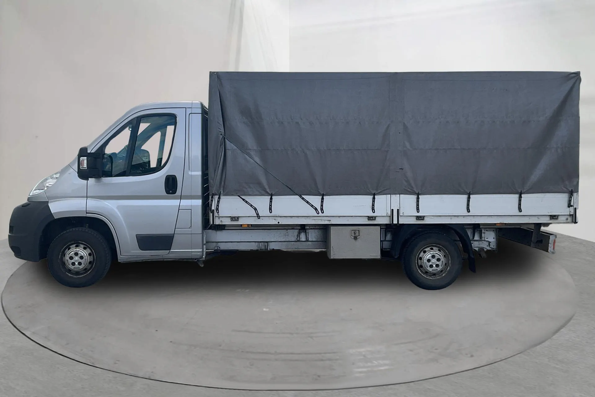 Presentation photo 2 of 14: Peugeot Boxer 2.2 HDI Pickup (130hk) - 80 040 km - Manual - gray - 2012
