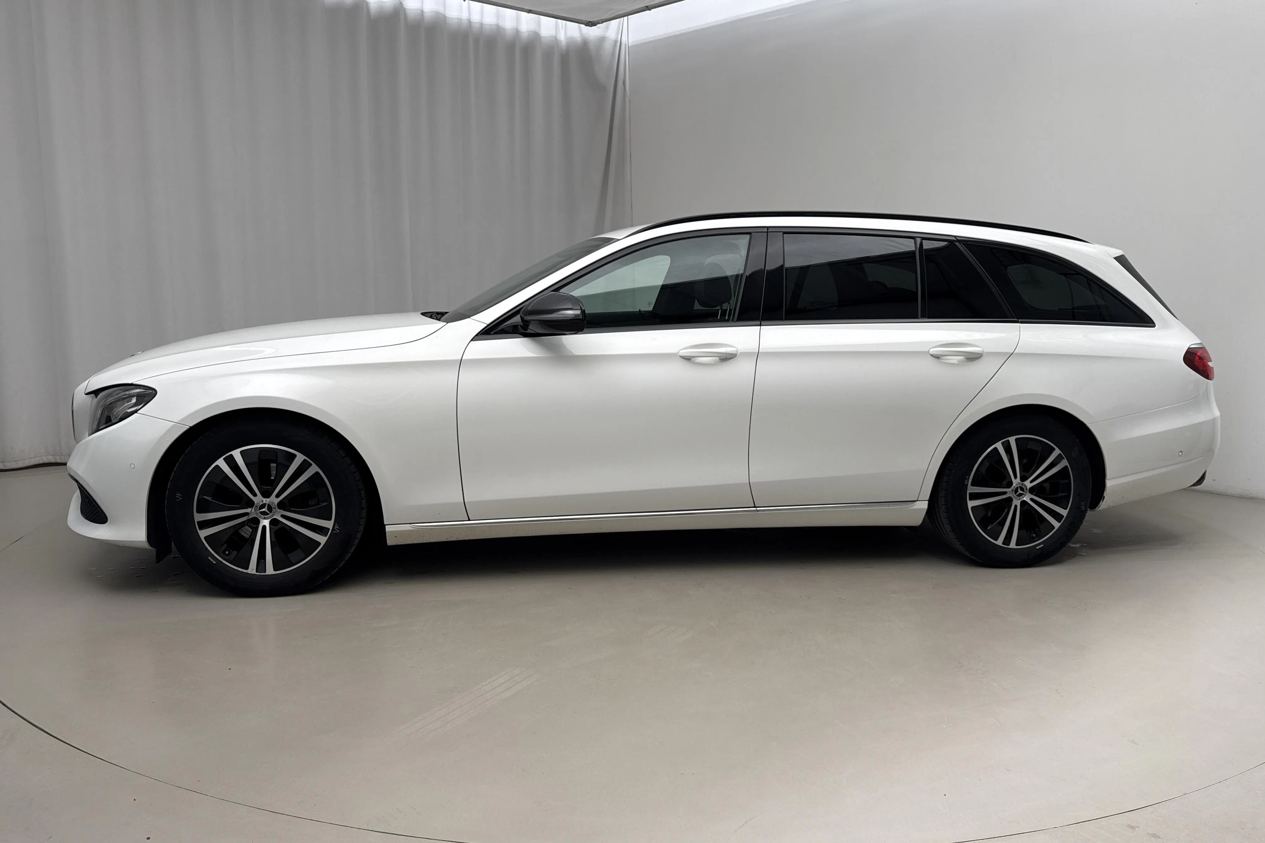 Presentation photo 2 of 18: Mercedes E 200 d Kombi S213 (160hk) - 191 790 km - Automatic - white - 2020
