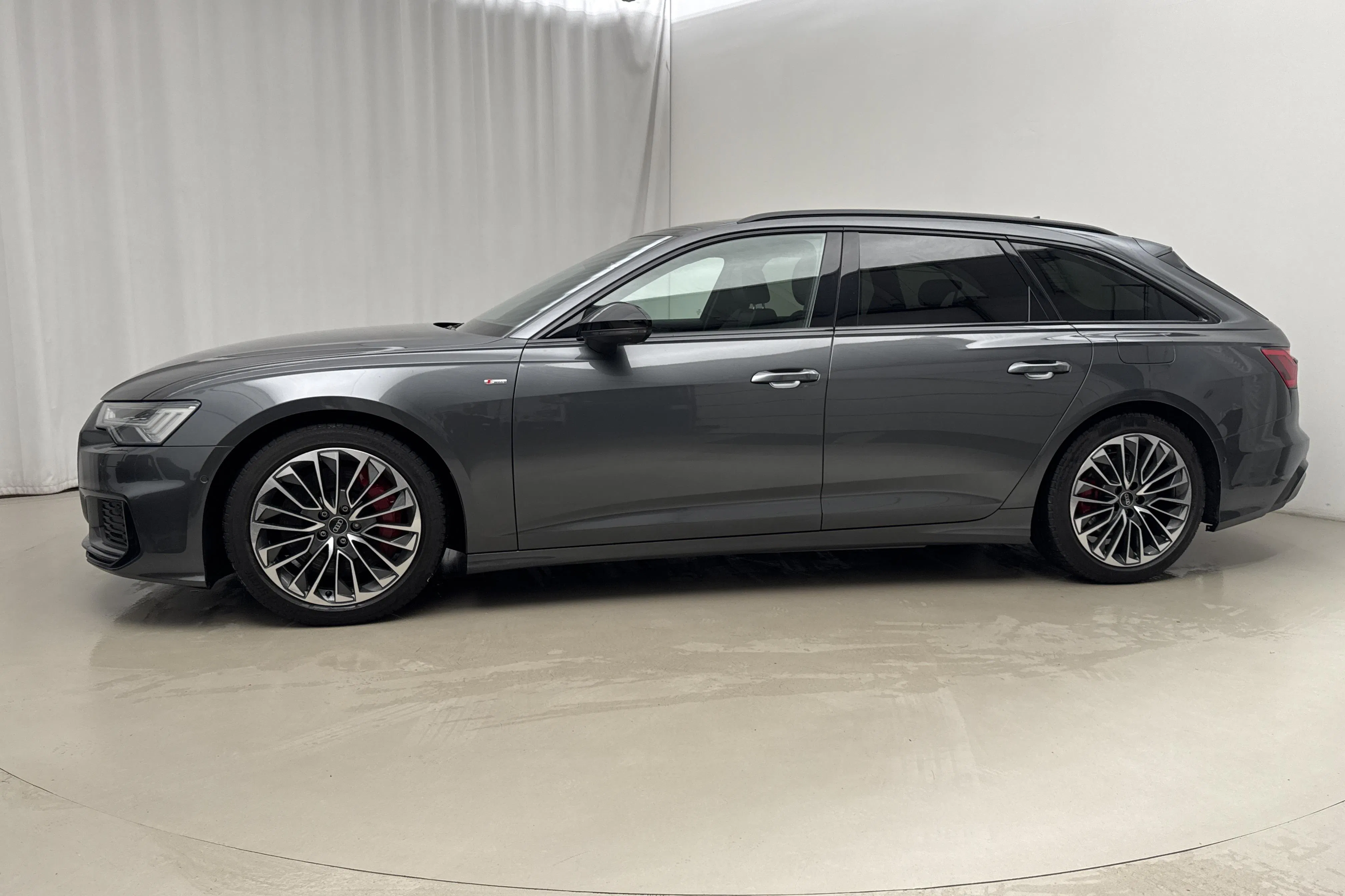 Presentation photo 2 of 27: Audi A6 Avant 55 TFSI e quattro (367hk) - 53 430 km - Automatic - gray - 2023