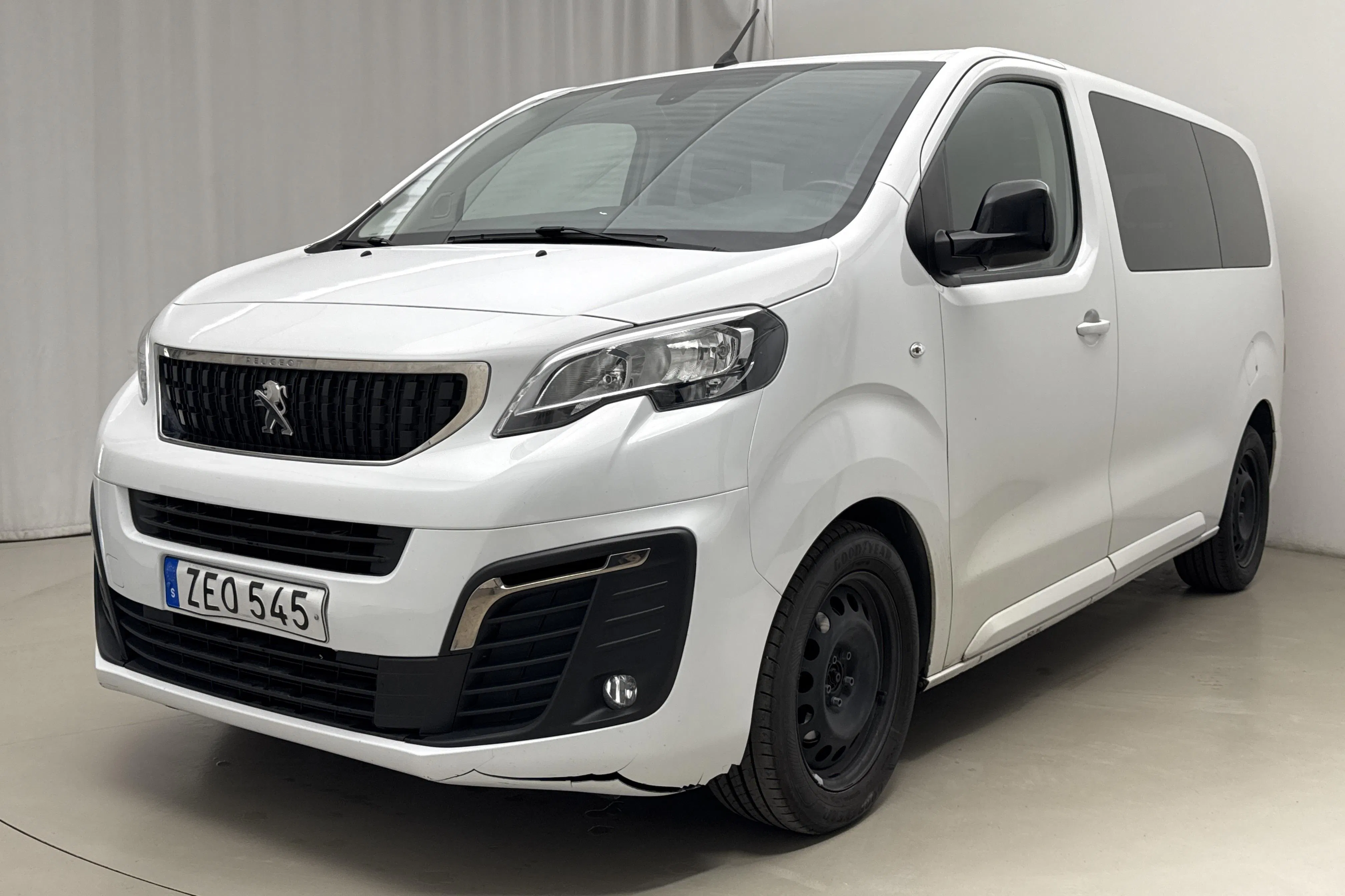 Presentation photo 1 of 19: Peugeot Traveller BlueHDi (140hk) - 145 010 km - Automatic - white - 2023
