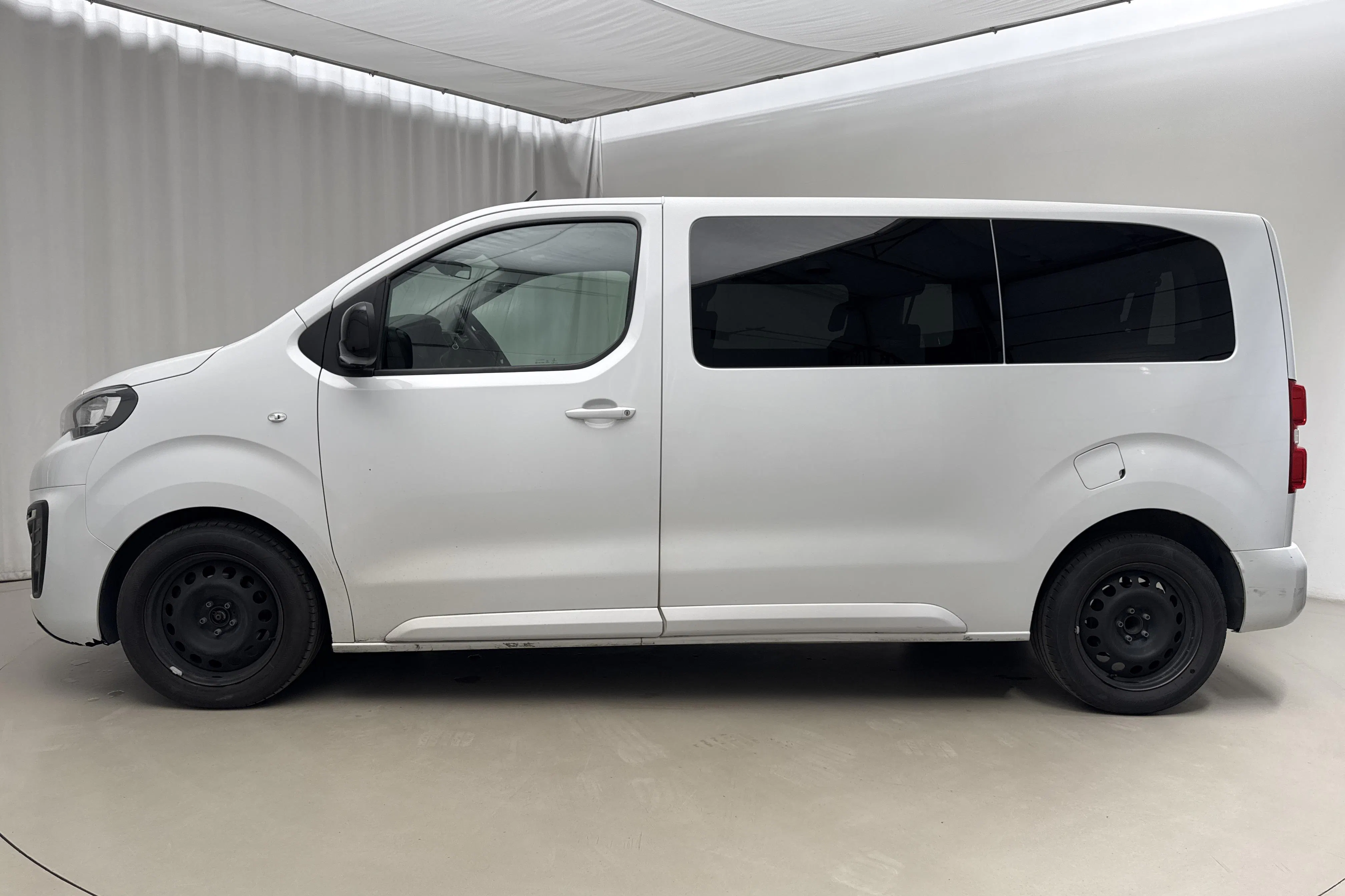 Presentation photo 2 of 19: Peugeot Traveller BlueHDi (140hk) - 145 010 km - Automatic - white - 2023