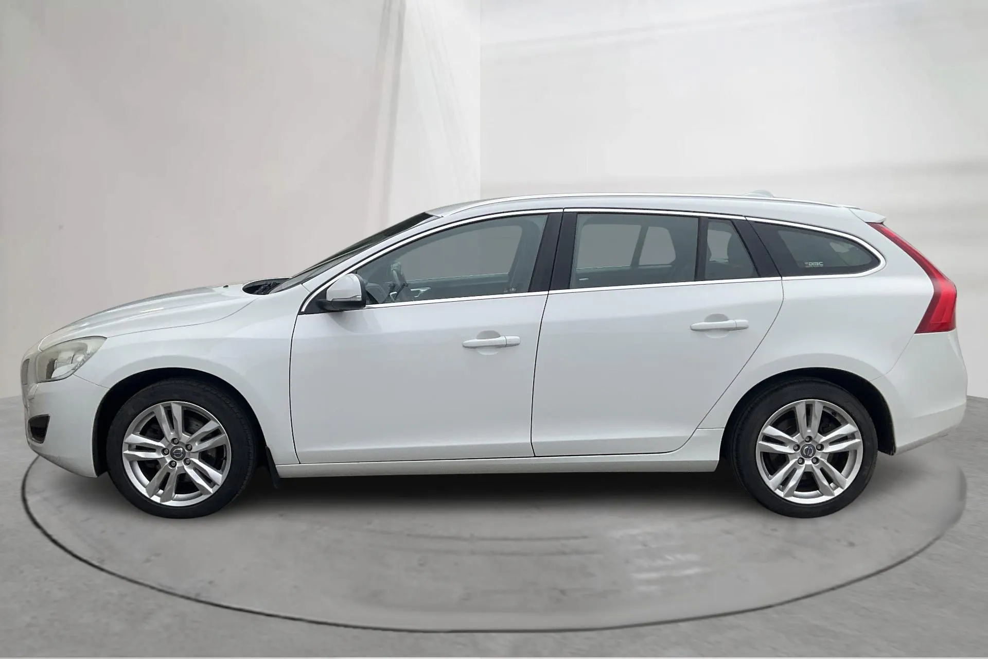 Presentationsfoto 2 av 14: Volvo V60 D3 (163hk) - 25 834 mil - Manuell - vit - 2012