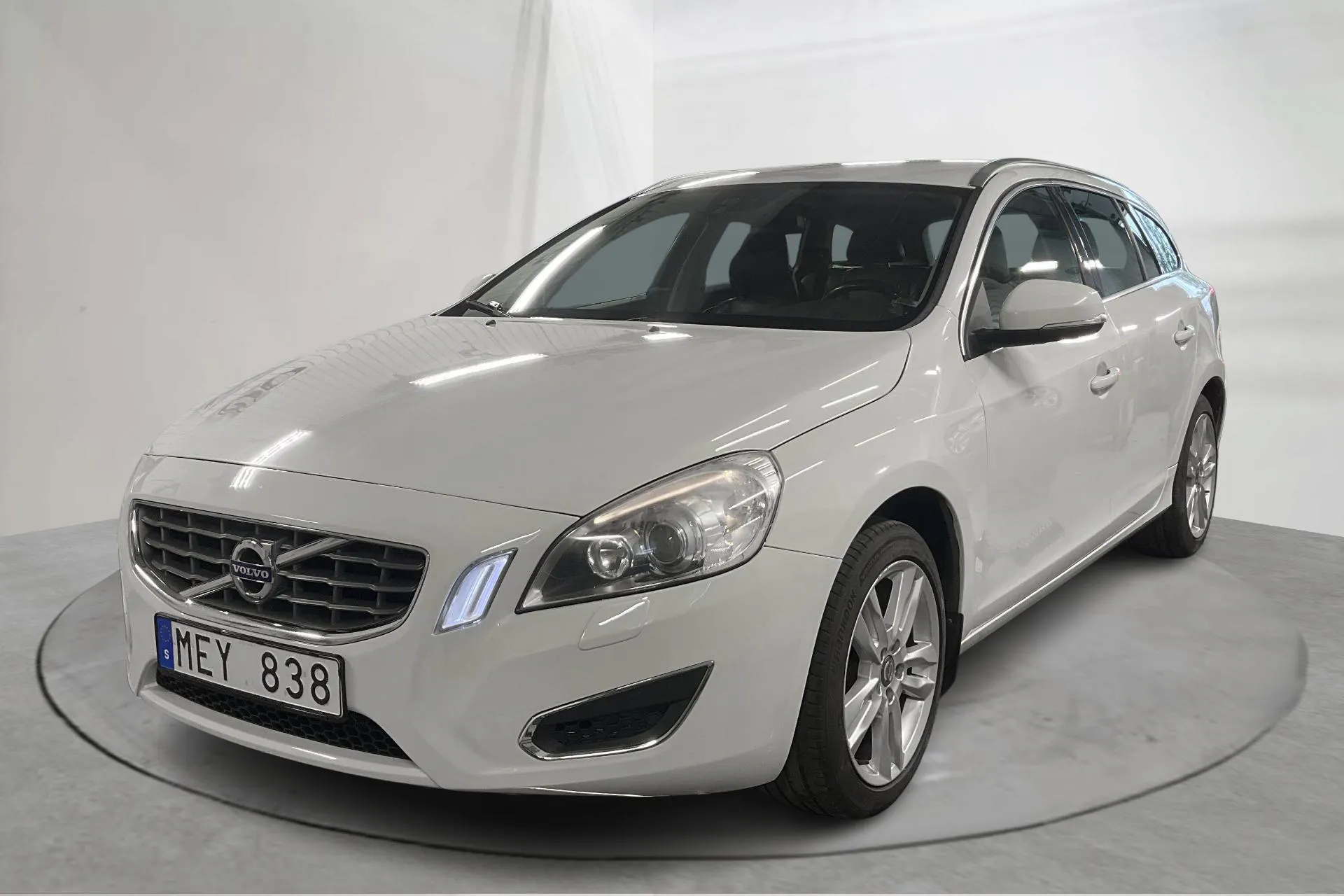 Presentationsfoto 1 av 14: Volvo V60 D3 (163hk) - 25 834 mil - Manuell - vit - 2012