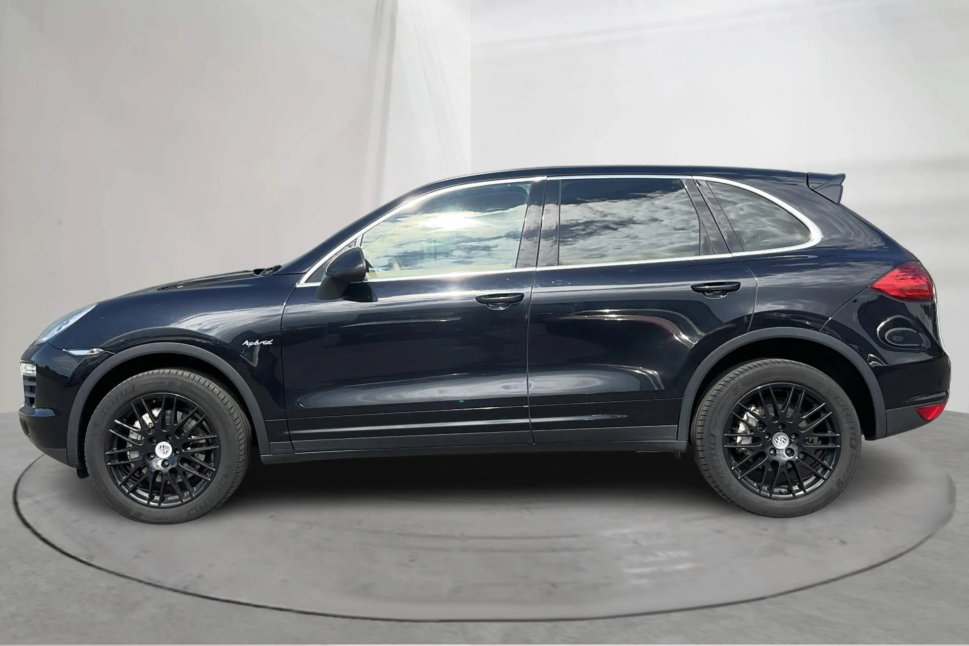 Presentationsfoto 2 av 15: Porsche Cayenne S Hybrid (333hk) - 18 078 mil - Automat - svart - 2012