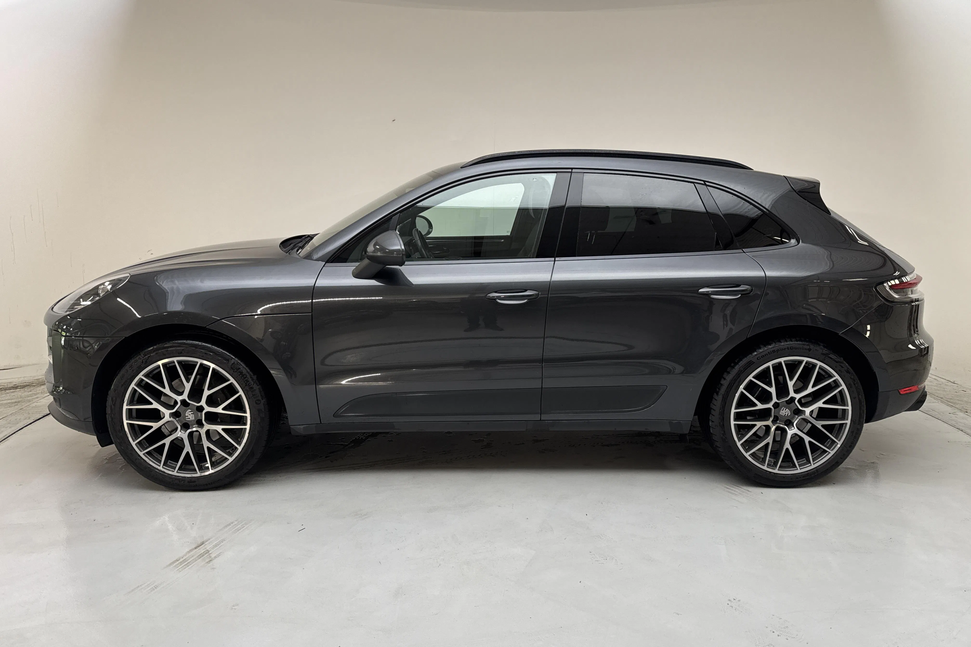 Presentationsfoto 2 av 17: Porsche Macan (245hk) - 13 765 mil - Automat - Mörkgrå - 2021