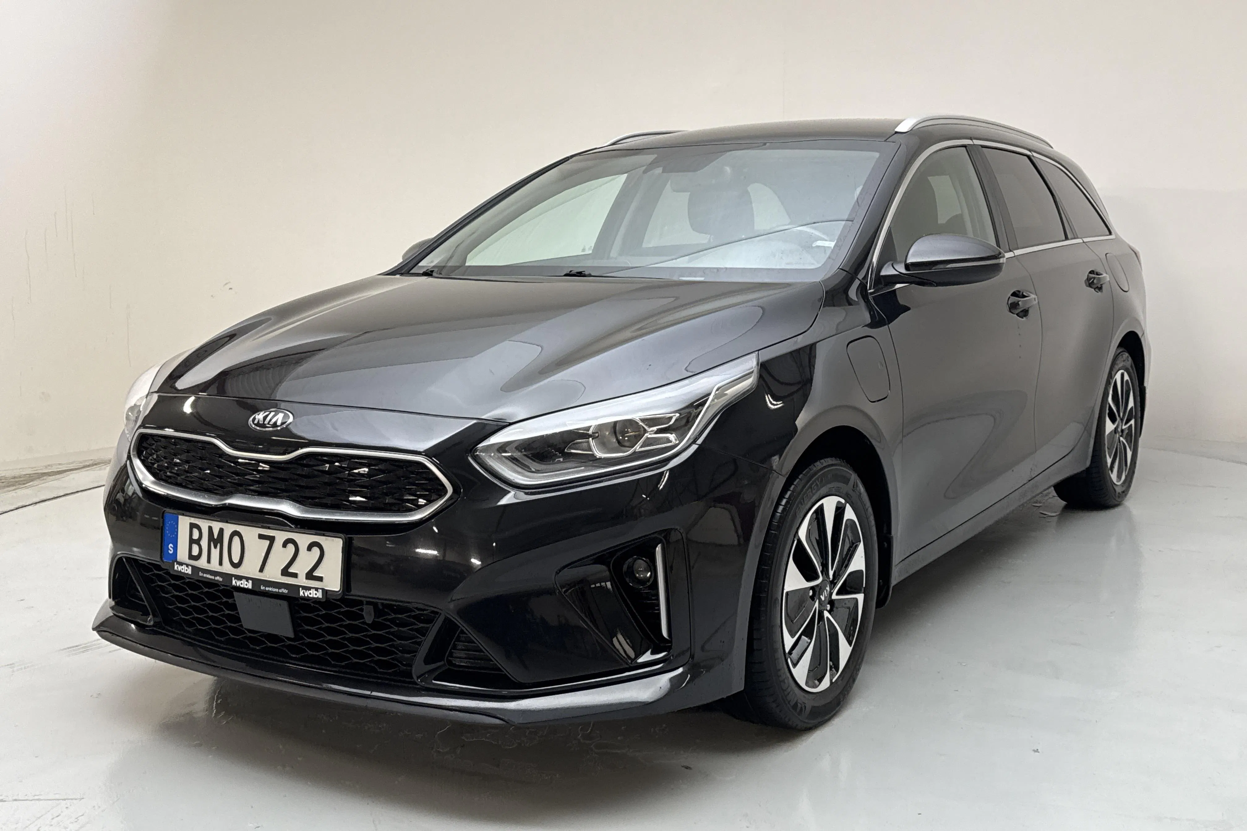Presentation photo 1 of 17: KIA Ceed 1.6 Plug-in Hybrid SW (141hk) - 109 590 km - Automatic - black - 2021
