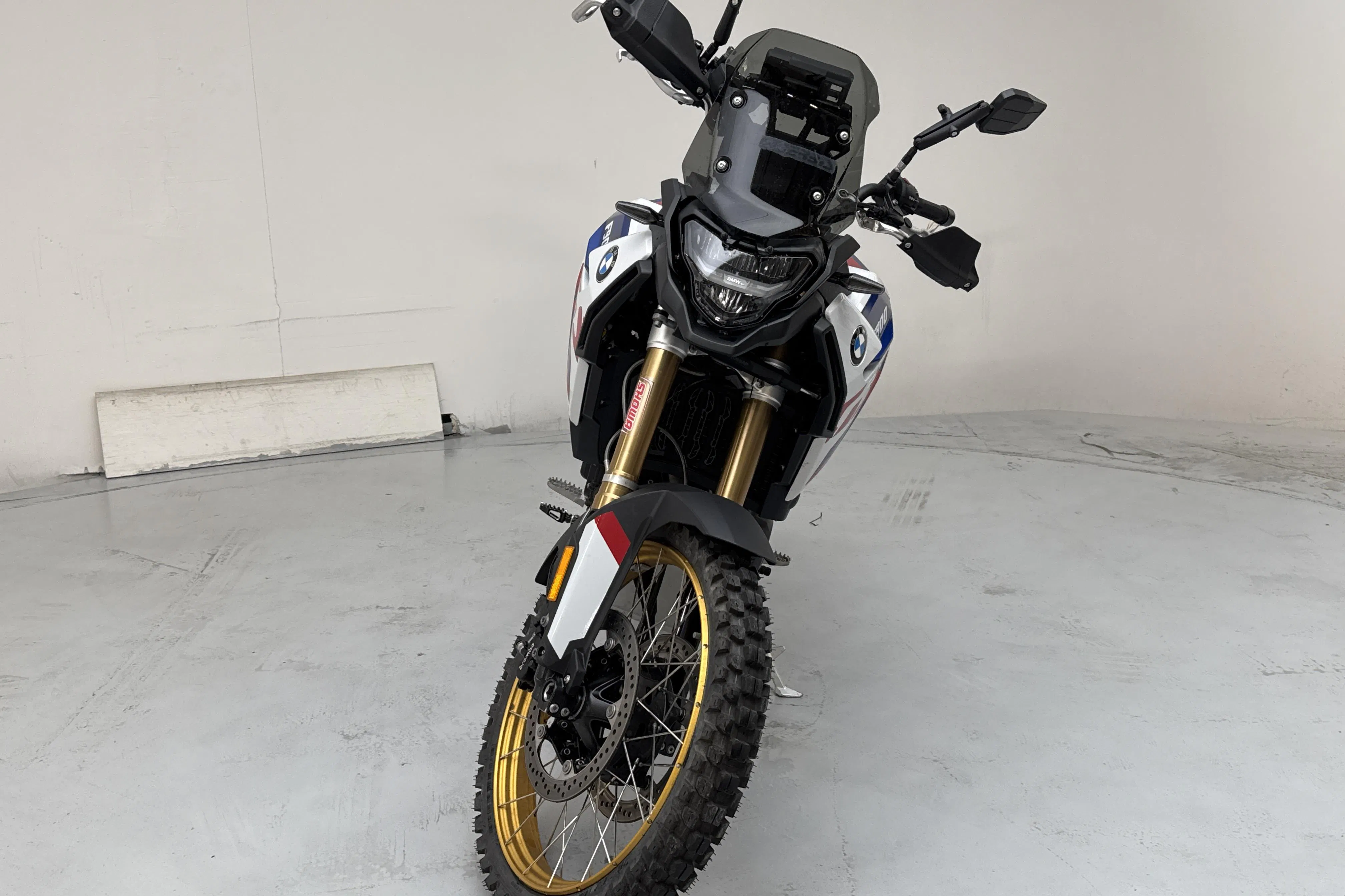 Presentationsfoto 2 av 13: BMW F 900 GS Motorcykel - 328 mil - Manuell - 2024