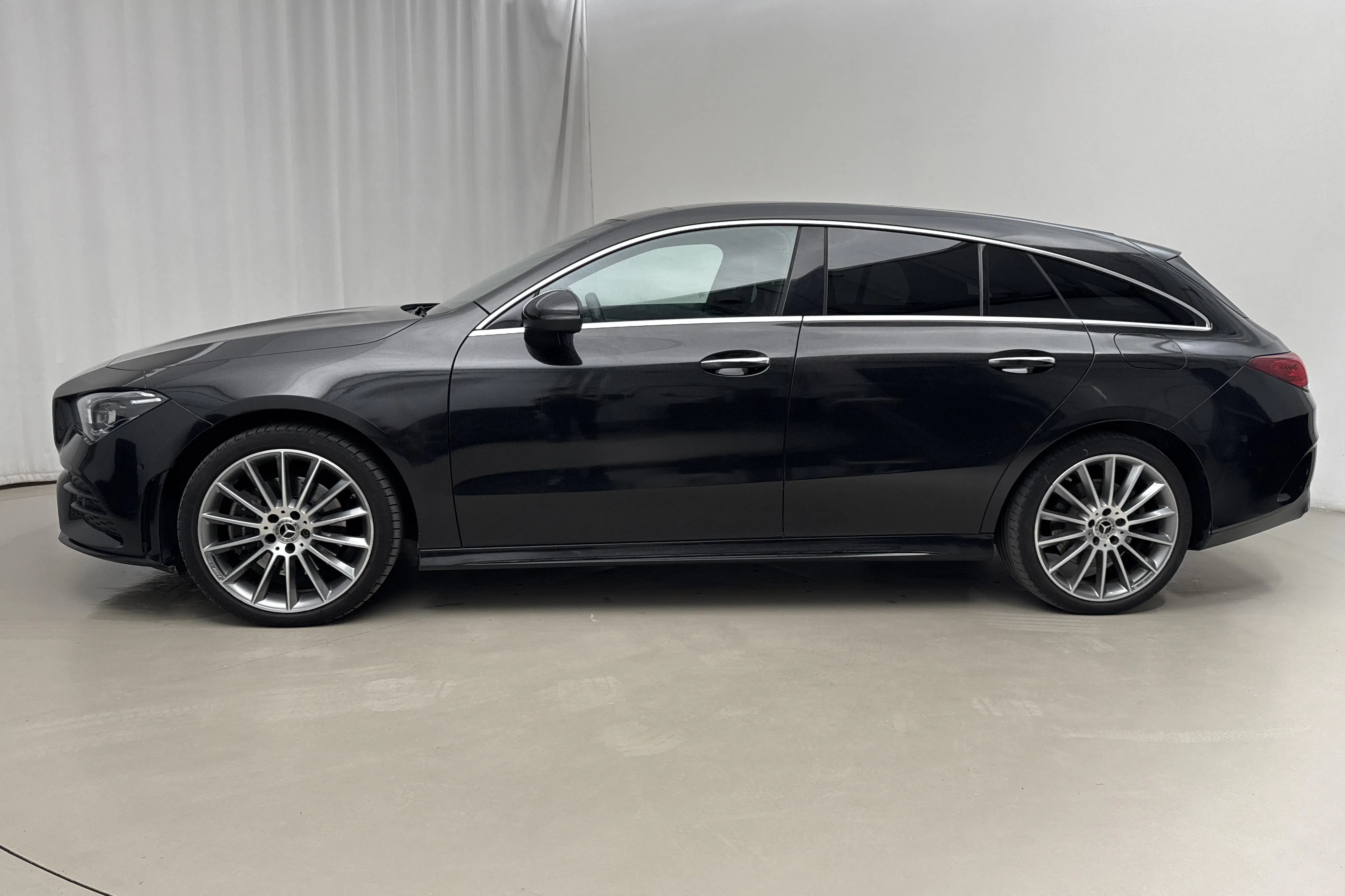 Presentationsfoto 2 av 24: Mercedes CLA 250 e Shooting Brake X118 (218hk) - 8 814 mil - Automat - svart - 2023