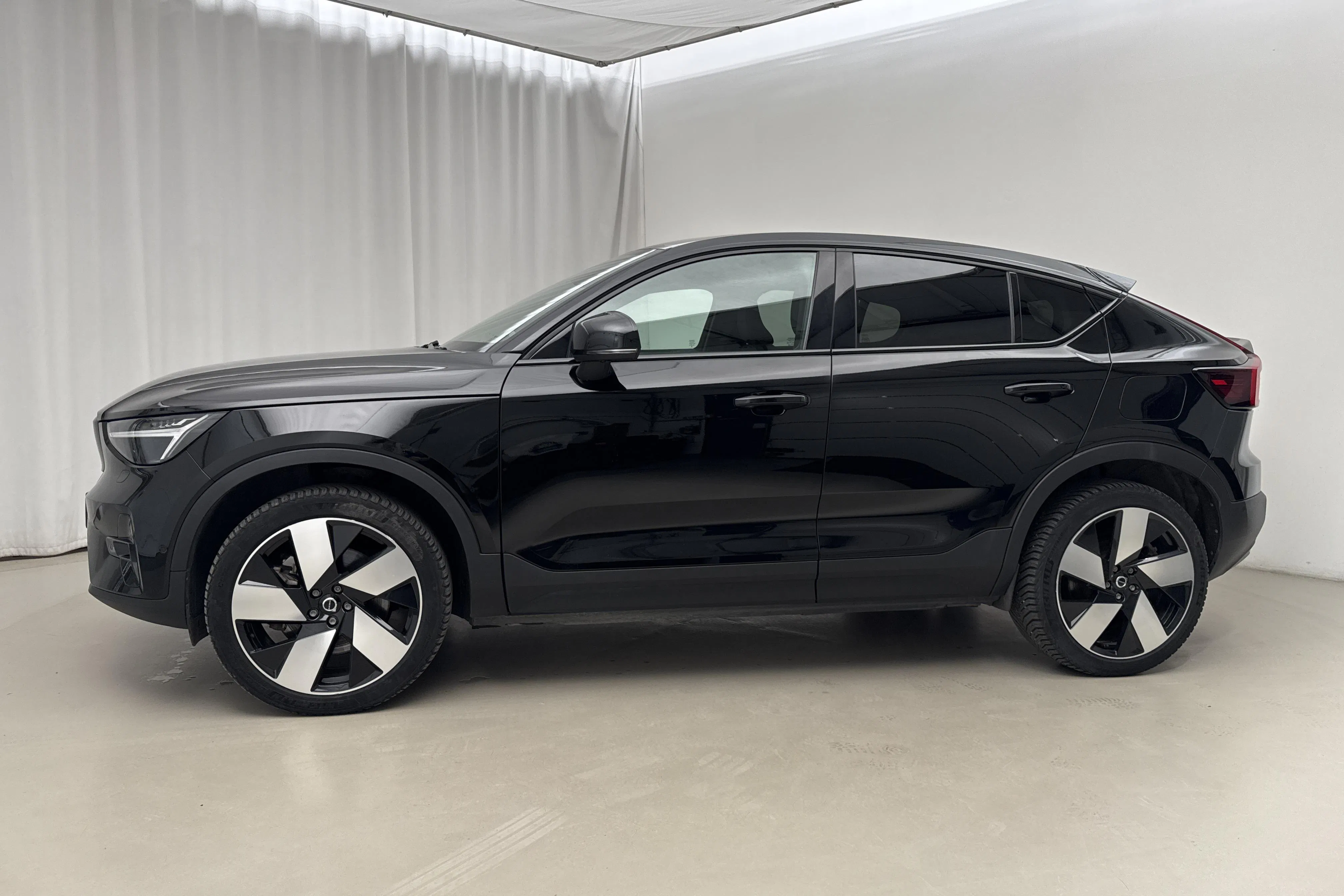 Presentationsfoto 2 av 25: Volvo C40 Recharge Twin (408hk) - 4 627 mil - Automat - svart - 2023
