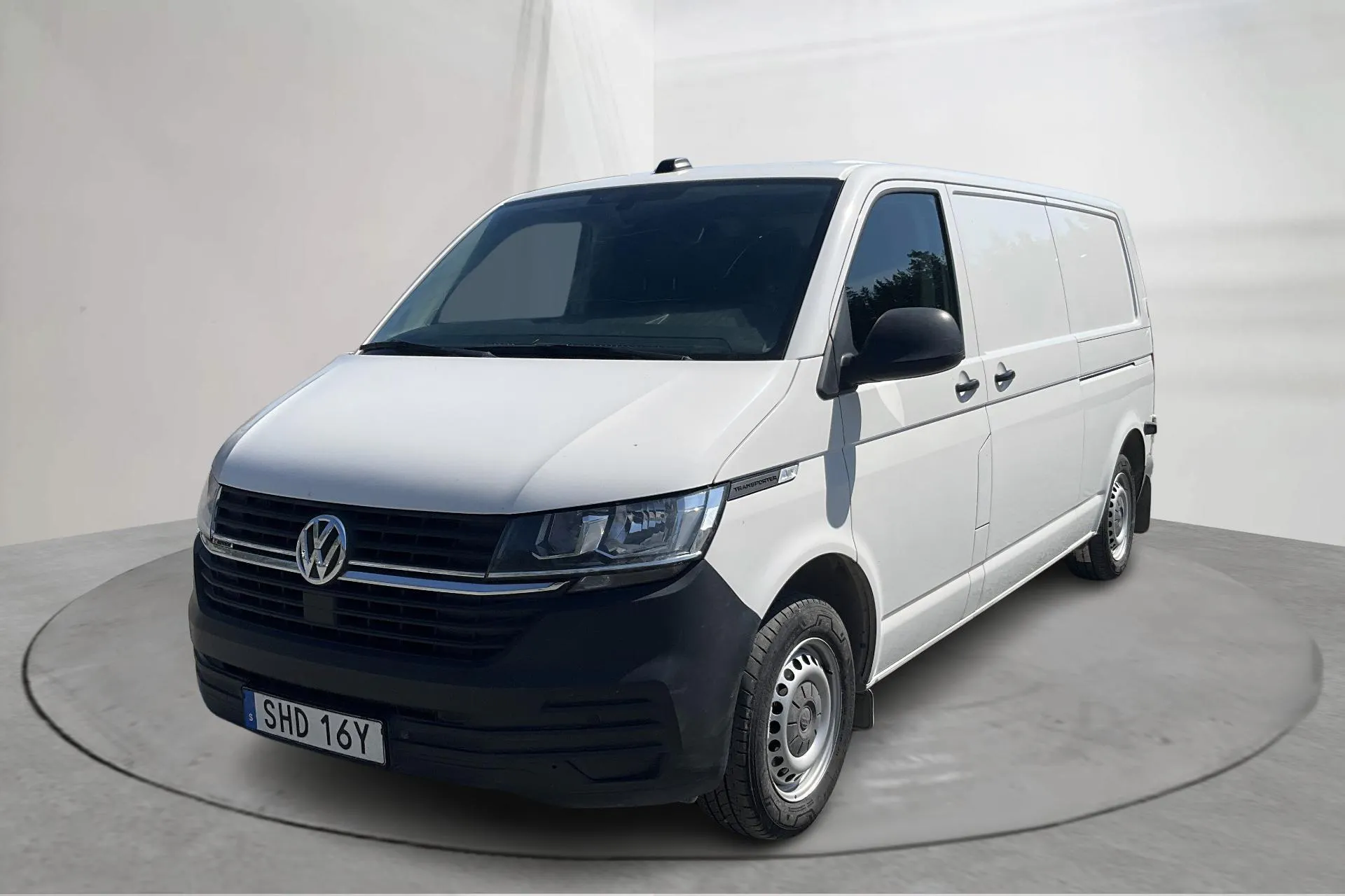 Presentationsfoto 1 av 14: VW Transporter T6 2.0 TDI BMT Skåp 4MOTION (150hk) - 11 958 mil - Automat - vit - 2020