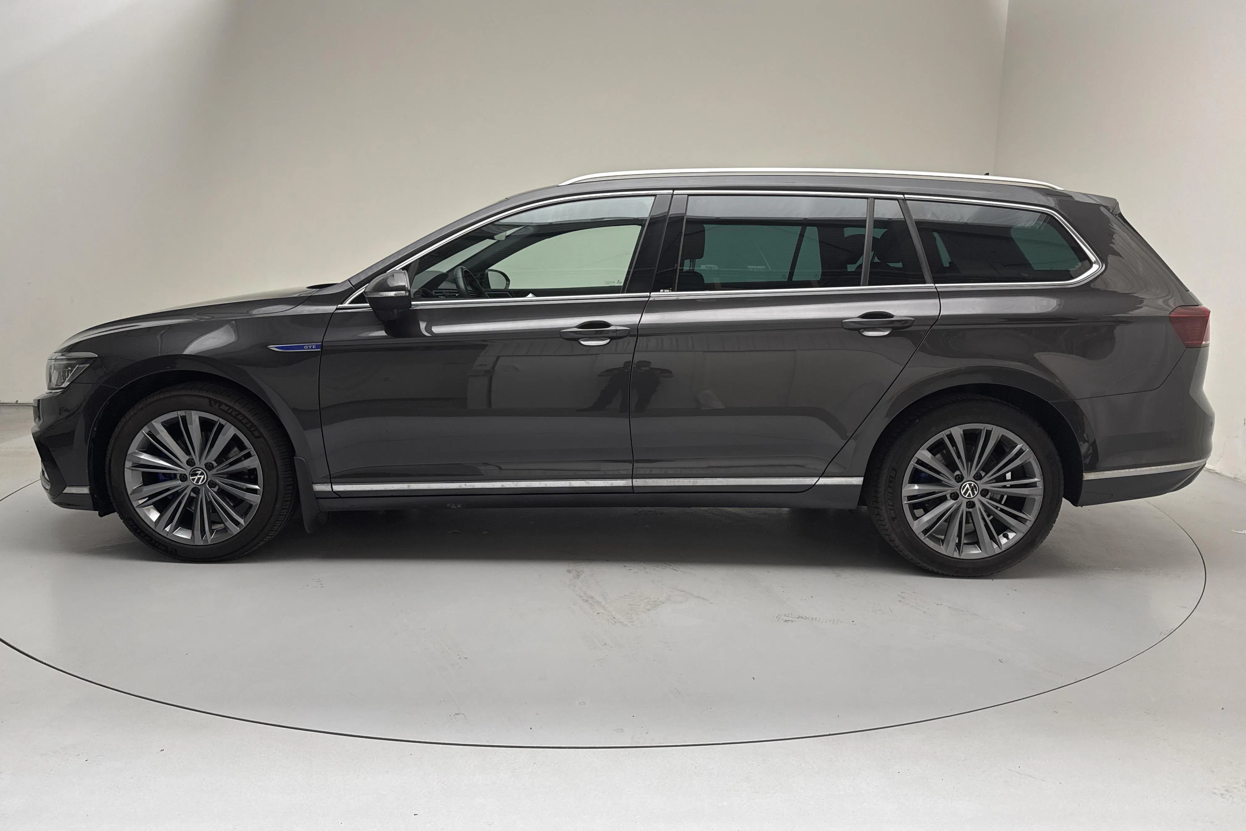 Presentationsfoto 2 av 18: VW Passat 1.4 GTE Sportscombi (218hk) - 11 850 mil - Automat - Dark Grey - 2022