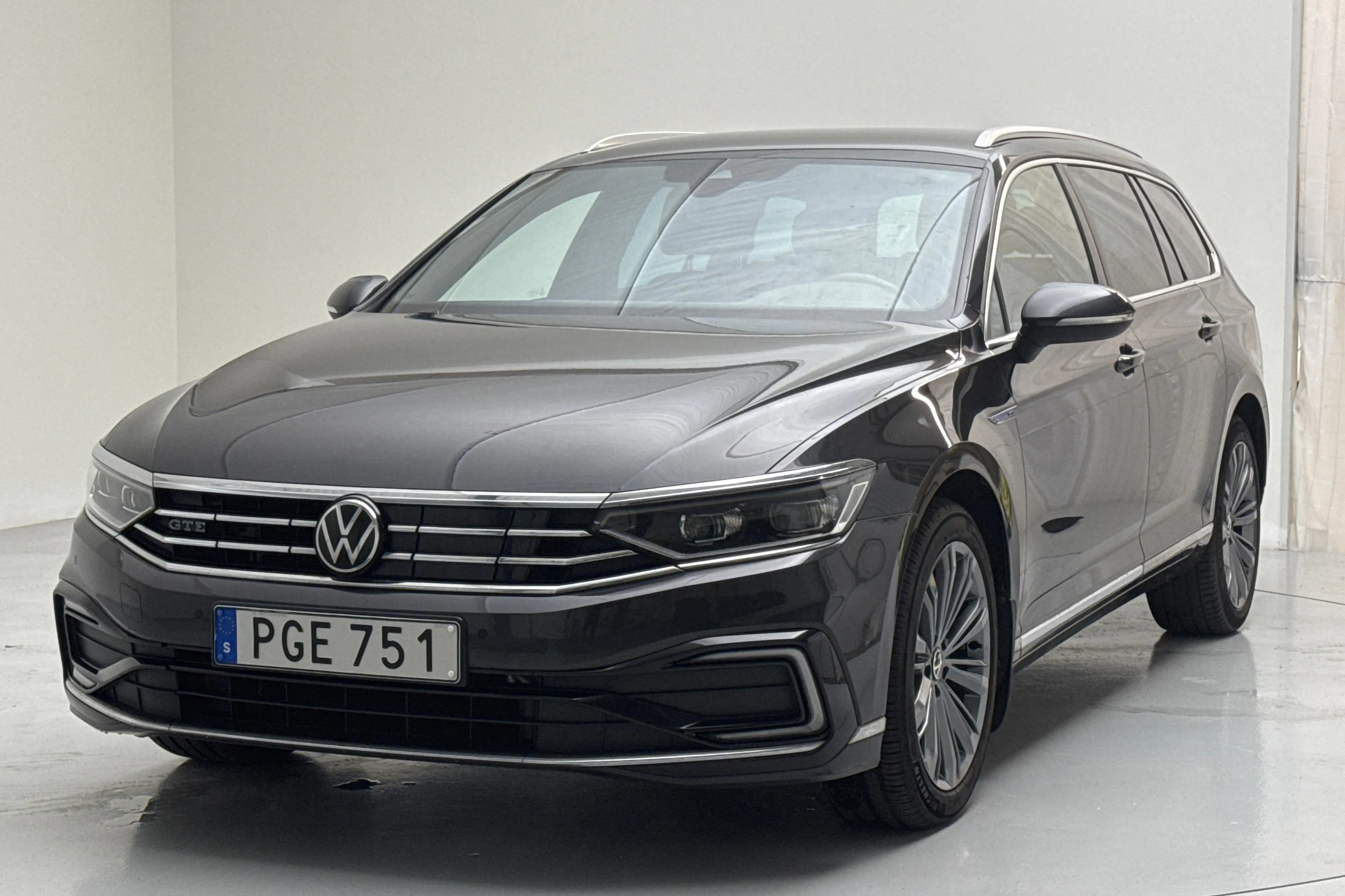 Presentationsfoto 1 av 18: VW Passat 1.4 GTE Sportscombi (218hk) - 11 850 mil - Automat - Dark Grey - 2022
