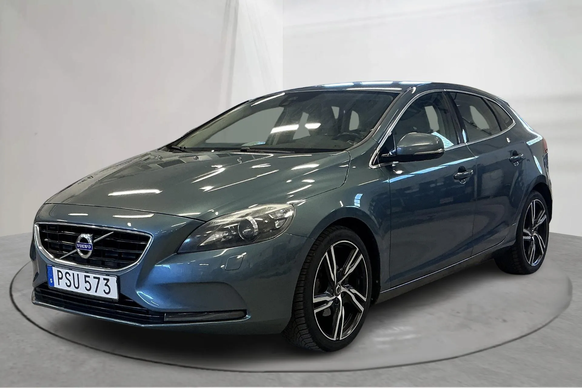 Presentationsfoto 1 av 13: Volvo V40 D2 (115hk) - 24 777 mil - Manuell - blå - 2013