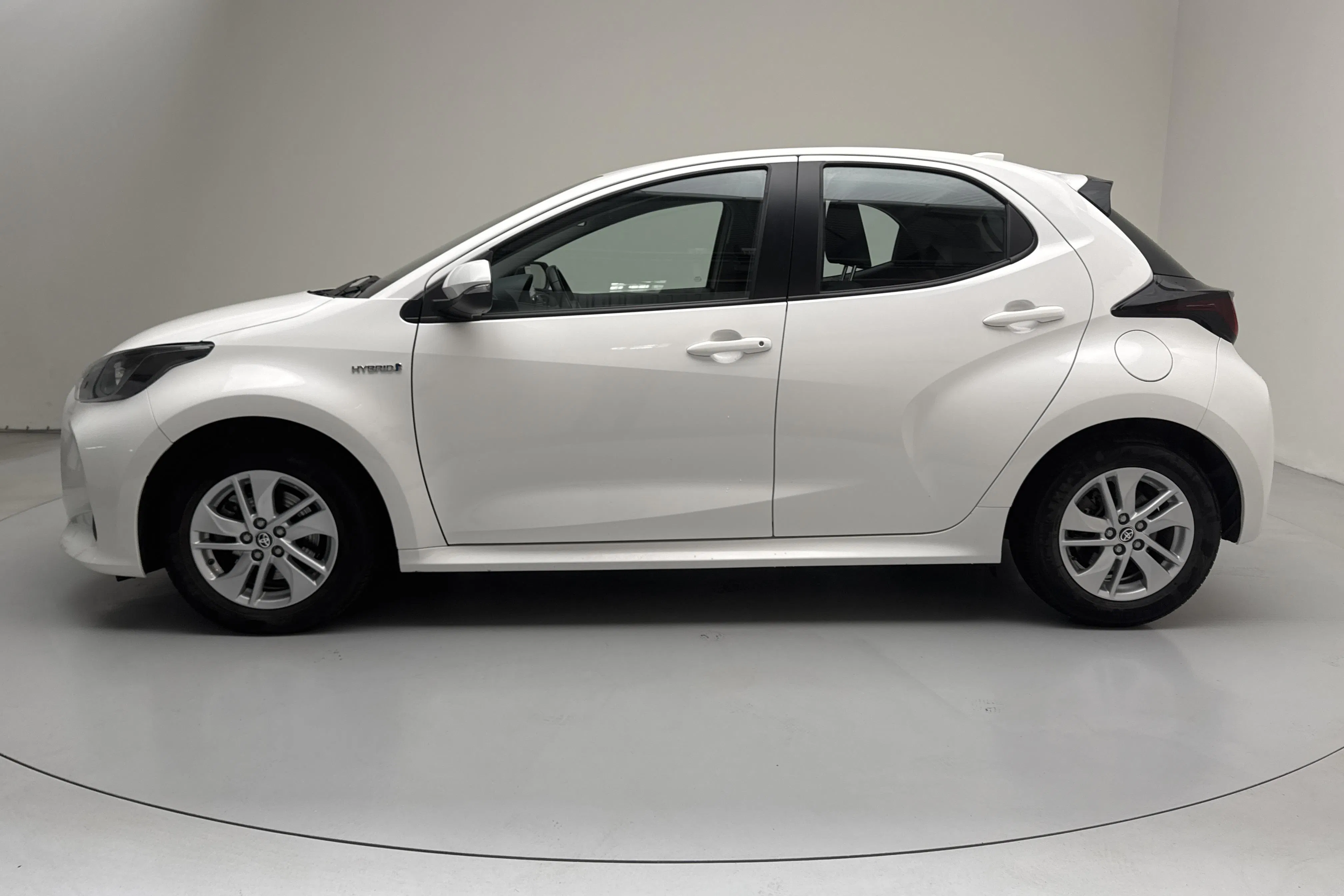Presentation photo 2 of 14: Toyota Yaris 1.5 Hybrid 5dr (116hk) - 67 310 km - Automatic - white - 2021