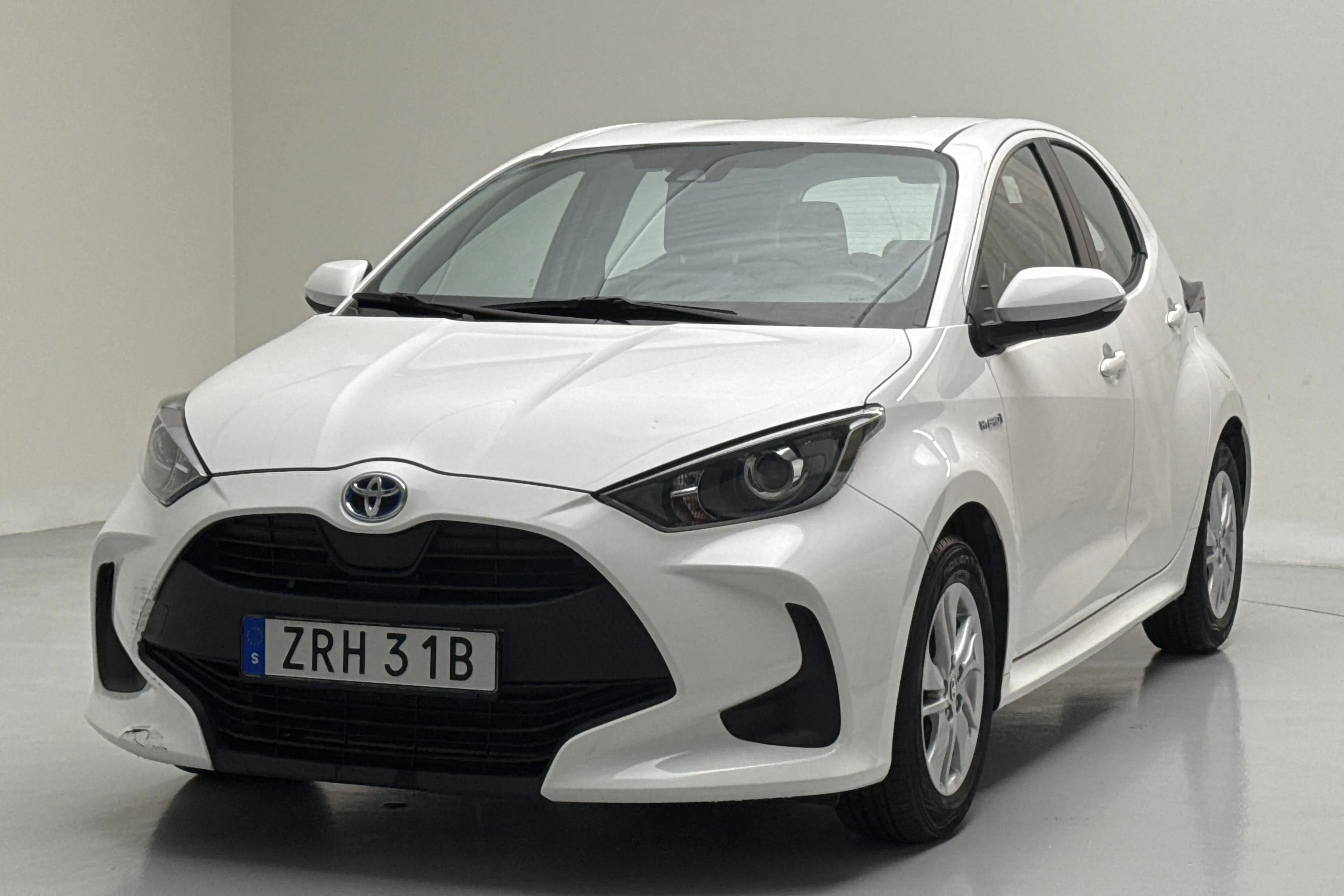 Presentation photo 1 of 14: Toyota Yaris 1.5 Hybrid 5dr (116hk) - 67 310 km - Automatic - white - 2021