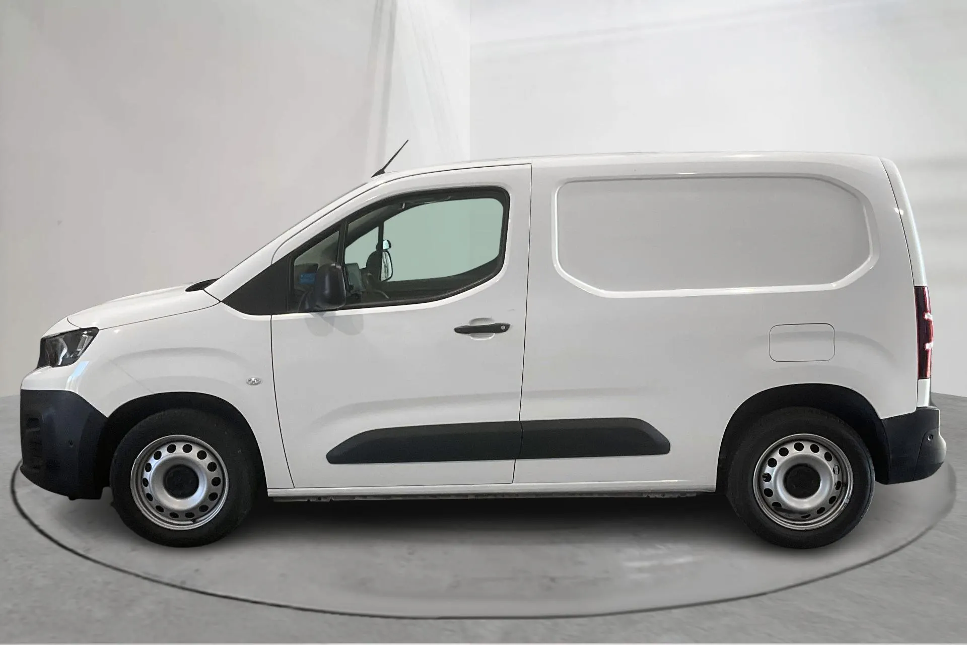 Presentation photo 2 of 14: Peugeot Partner 1.5 HDI Skåp (130hk) - 72 890 km - Manual - white - 2021