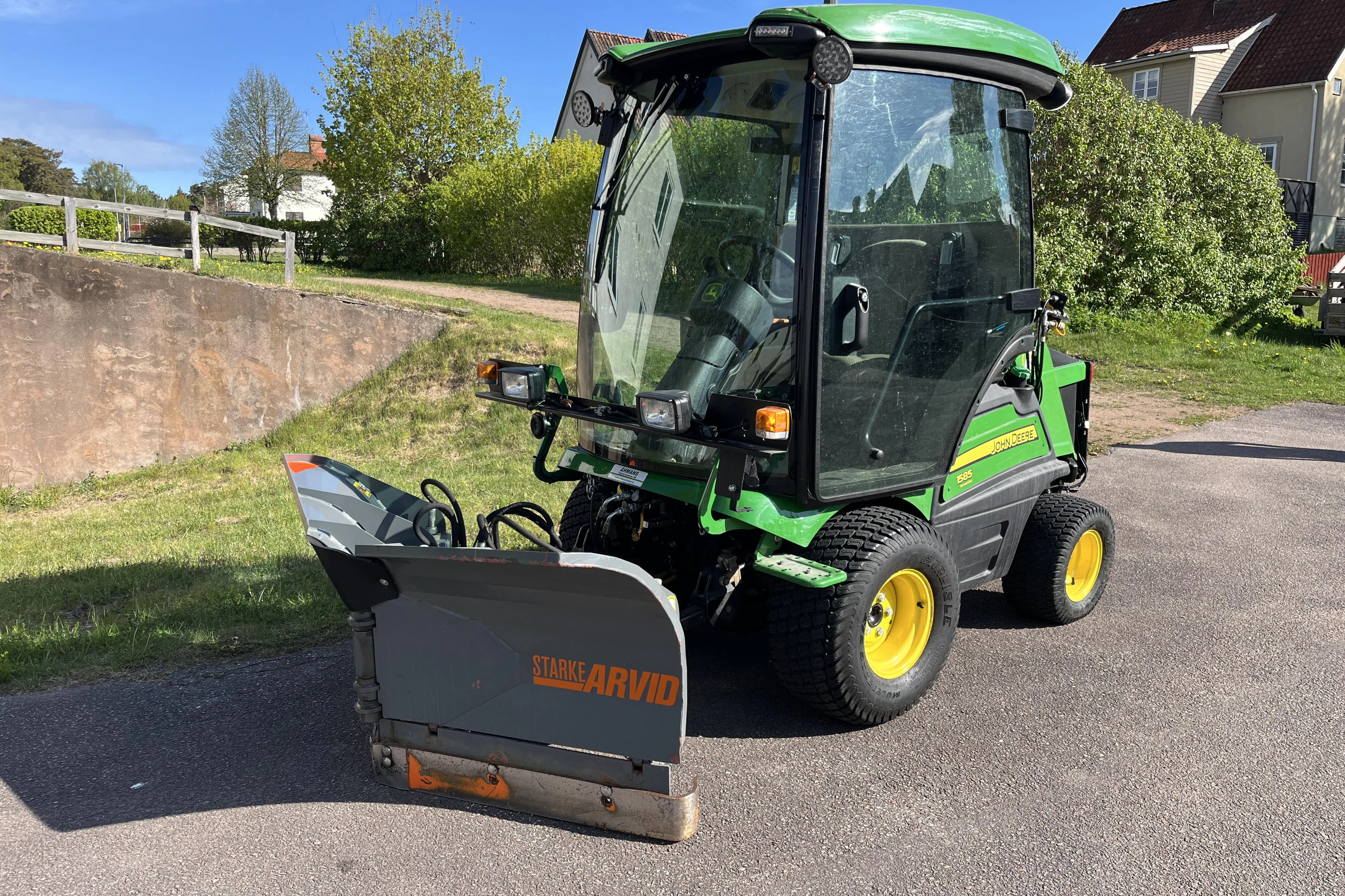 Presentationsfoto 1 av 60: John Deere 1585 -  - Automat - grön - 2020
