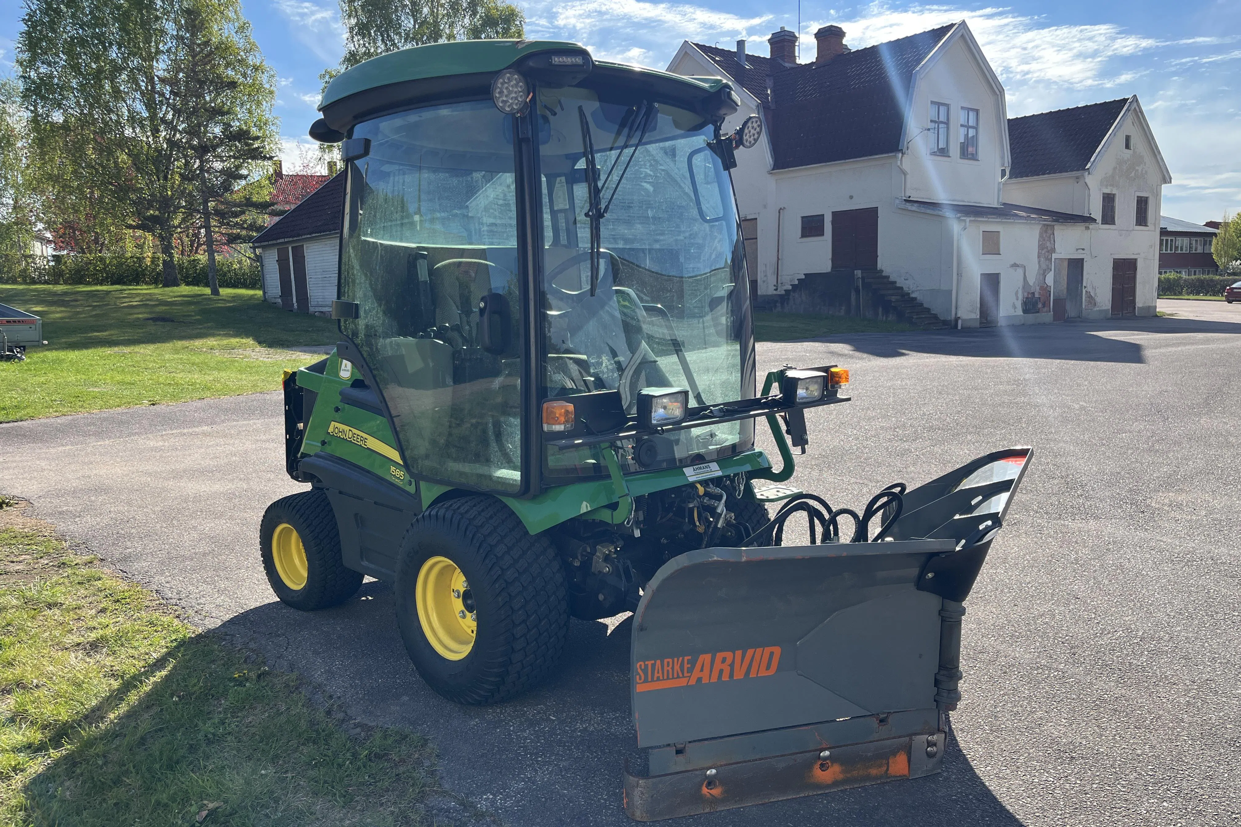 Presentationsfoto 2 av 60: John Deere 1585 -  - Automat - grön - 2020