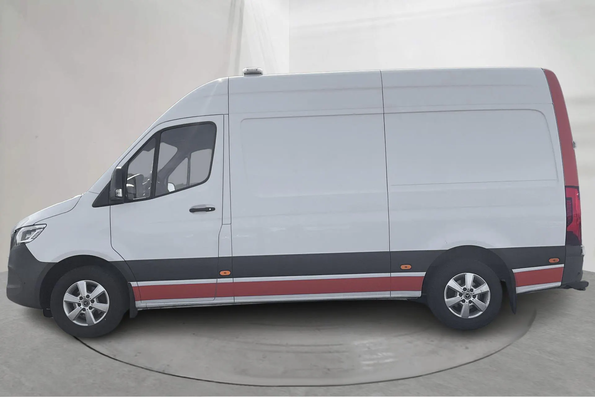 Presentationsfoto 2 av 19: Mercedes Sprinter 316 CDI Skåp RWD (163hk) - 13 509 mil - Automat - vit - 2019