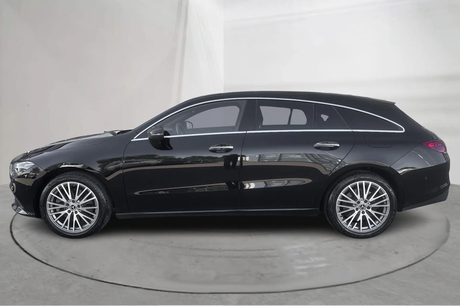 Presentationsfoto 2 av 17: Mercedes CLA 250 e Shooting Brake X118 (218hk) - 7 485 mil - Automat - svart - 2023