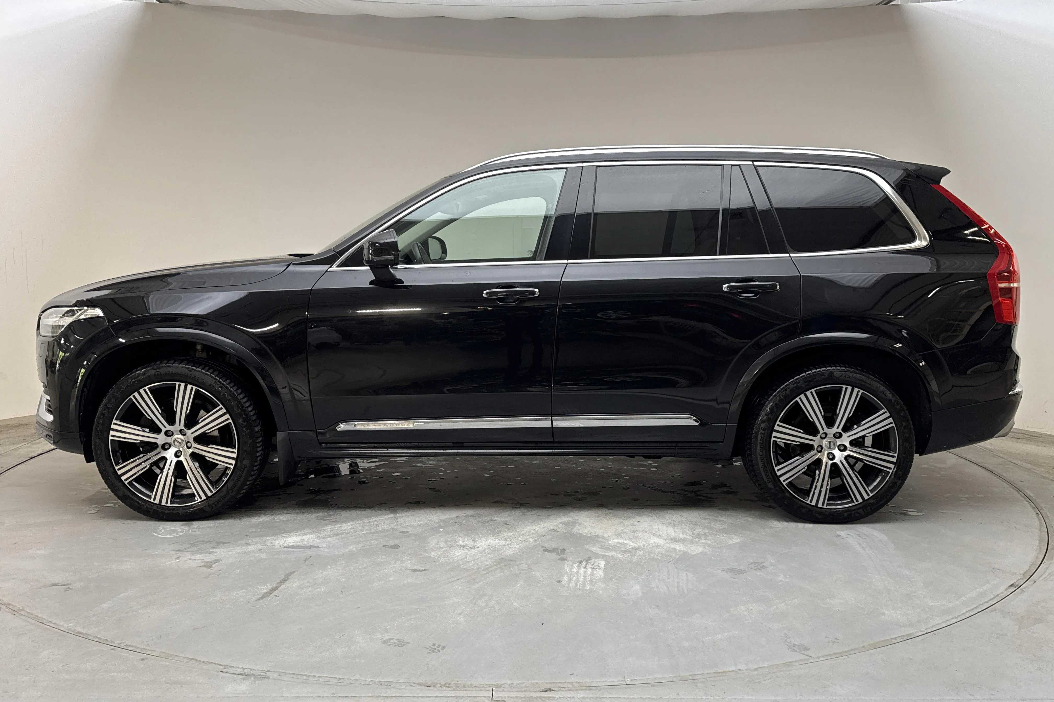 Presentationsfoto 2 av 18: Volvo XC90 B5 Mildhybrid, Diesel AWD (235hk) - 12 966 mil - Automat - svart - 2020
