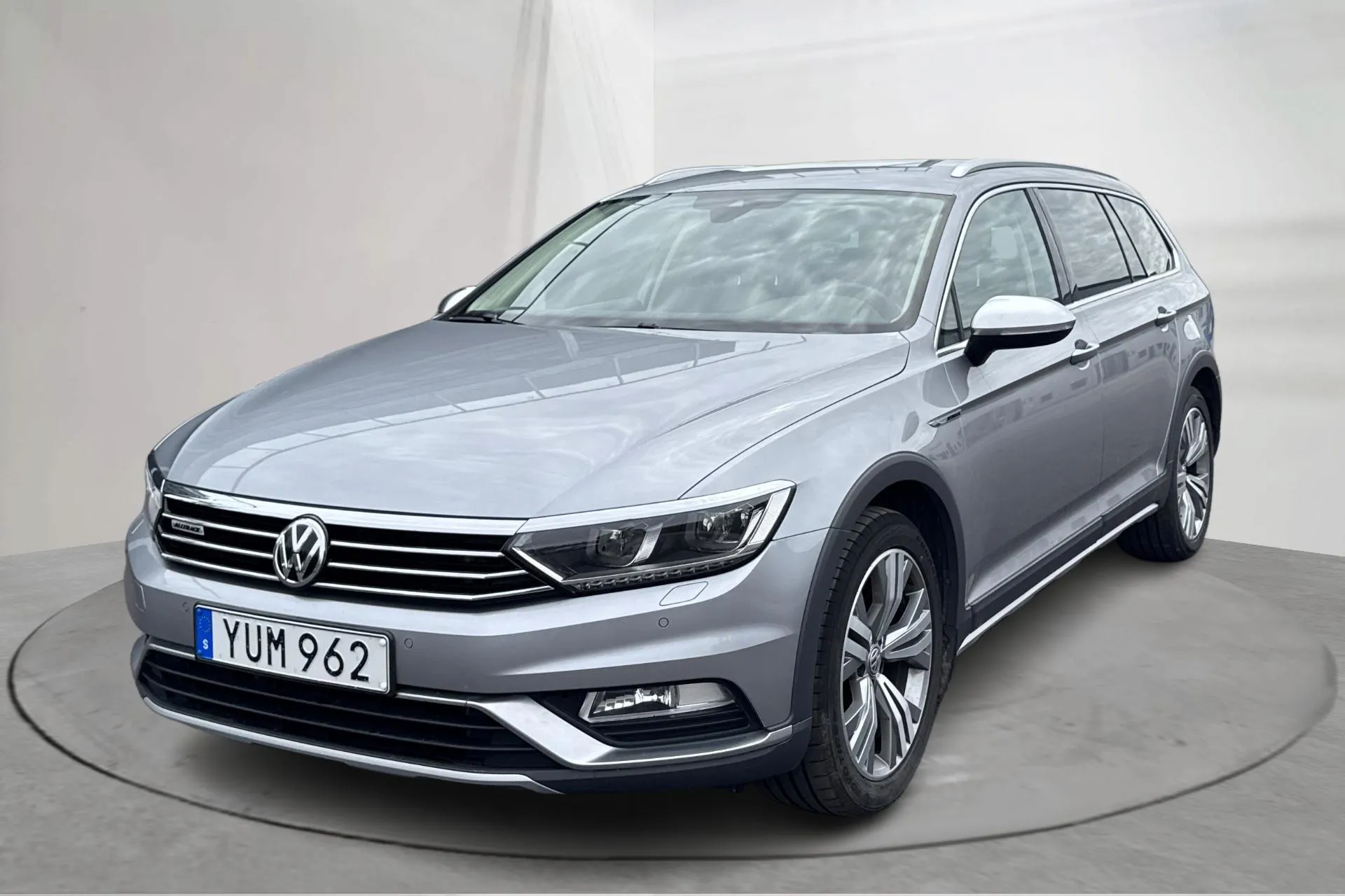 Presentation photo 1 of 15: VW Passat Alltrack 2.0 TDI 4MOTION (190hk) - 137 370 km - Automatic - silver - 2019