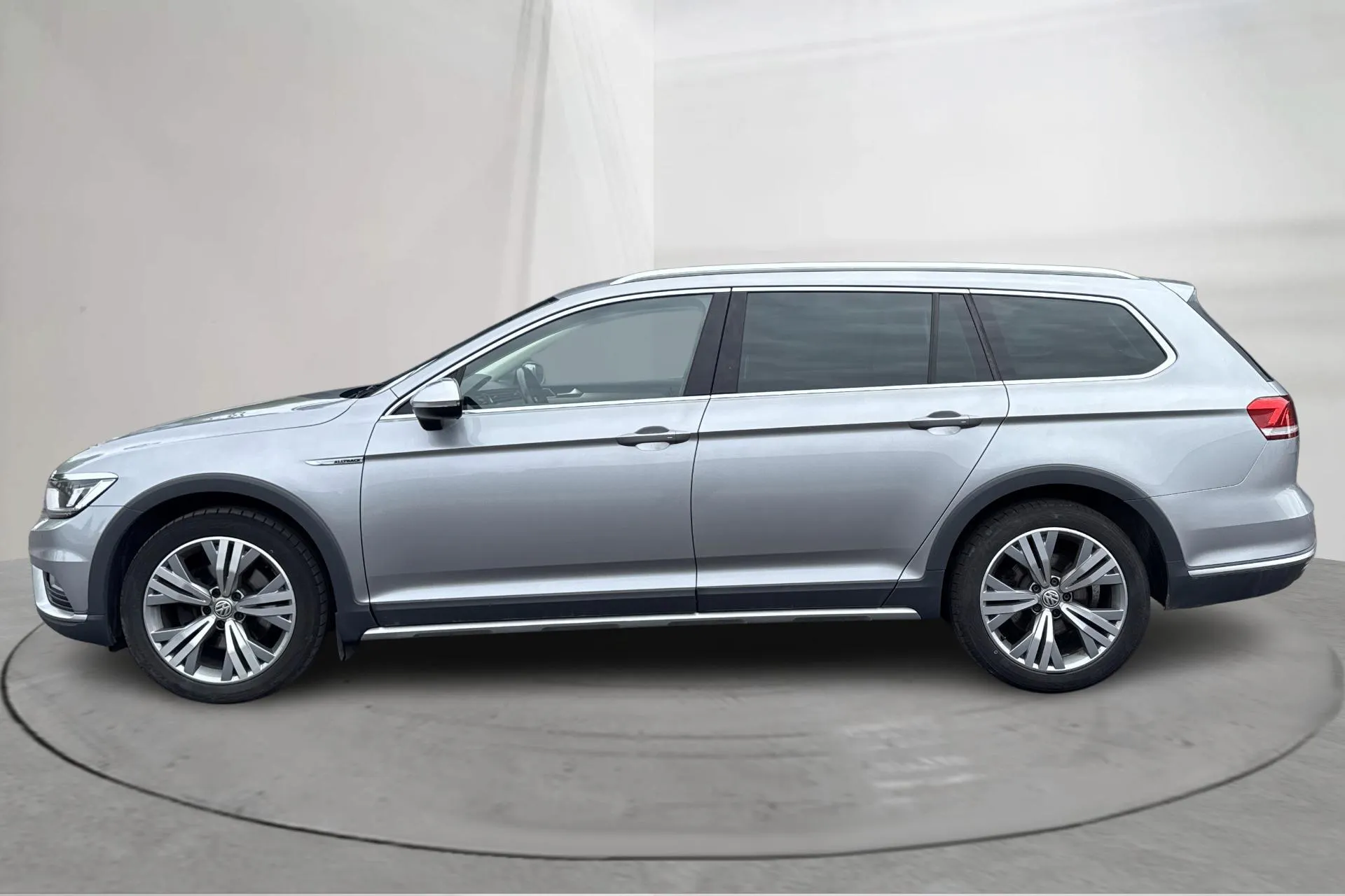 Presentation photo 2 of 15: VW Passat Alltrack 2.0 TDI 4MOTION (190hk) - 137 370 km - Automatic - silver - 2019