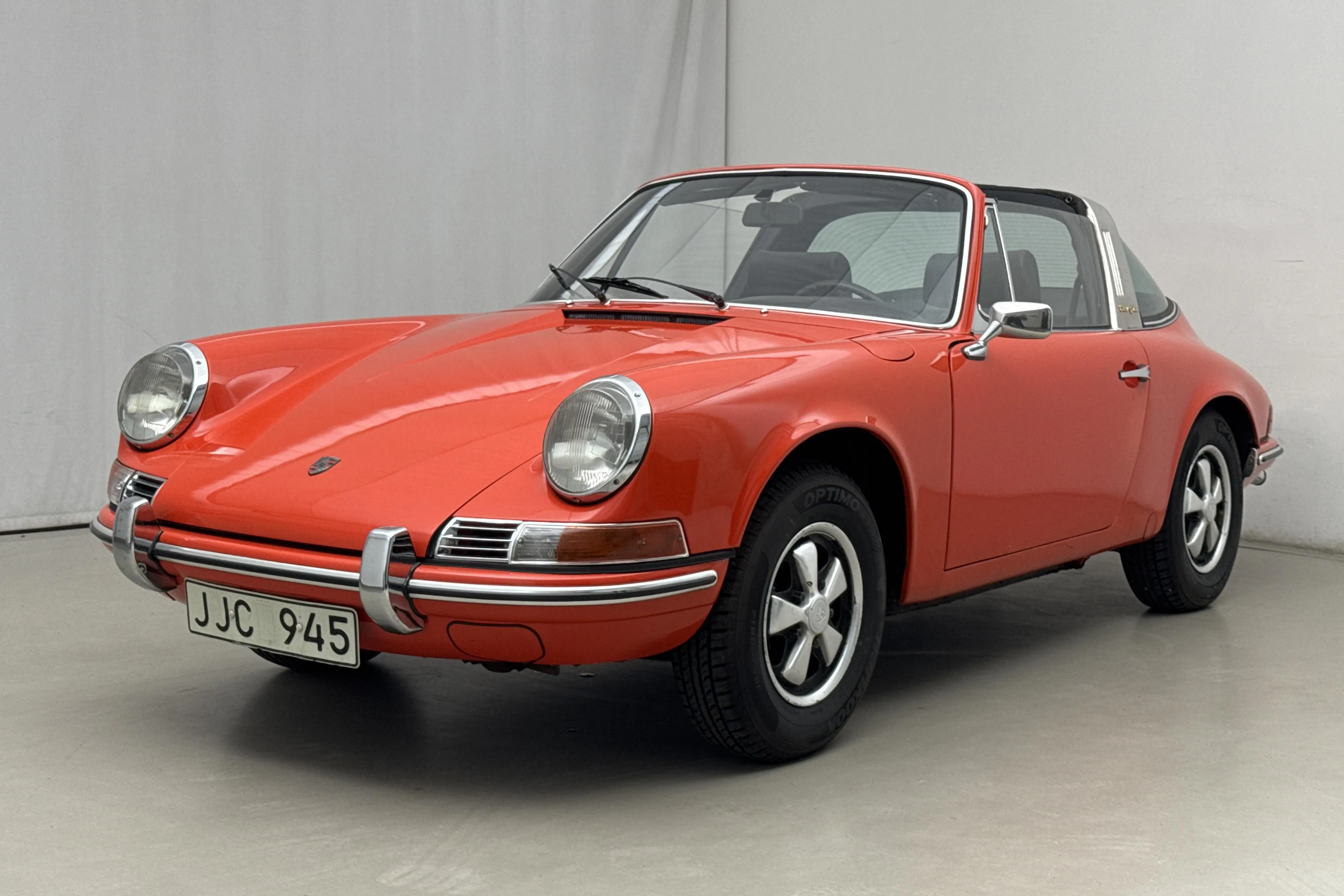 Presentation photo 1 of 25: Porsche 911 T Targa 2.0 (110hk) - 40 010 km - Manual - light red - 1969