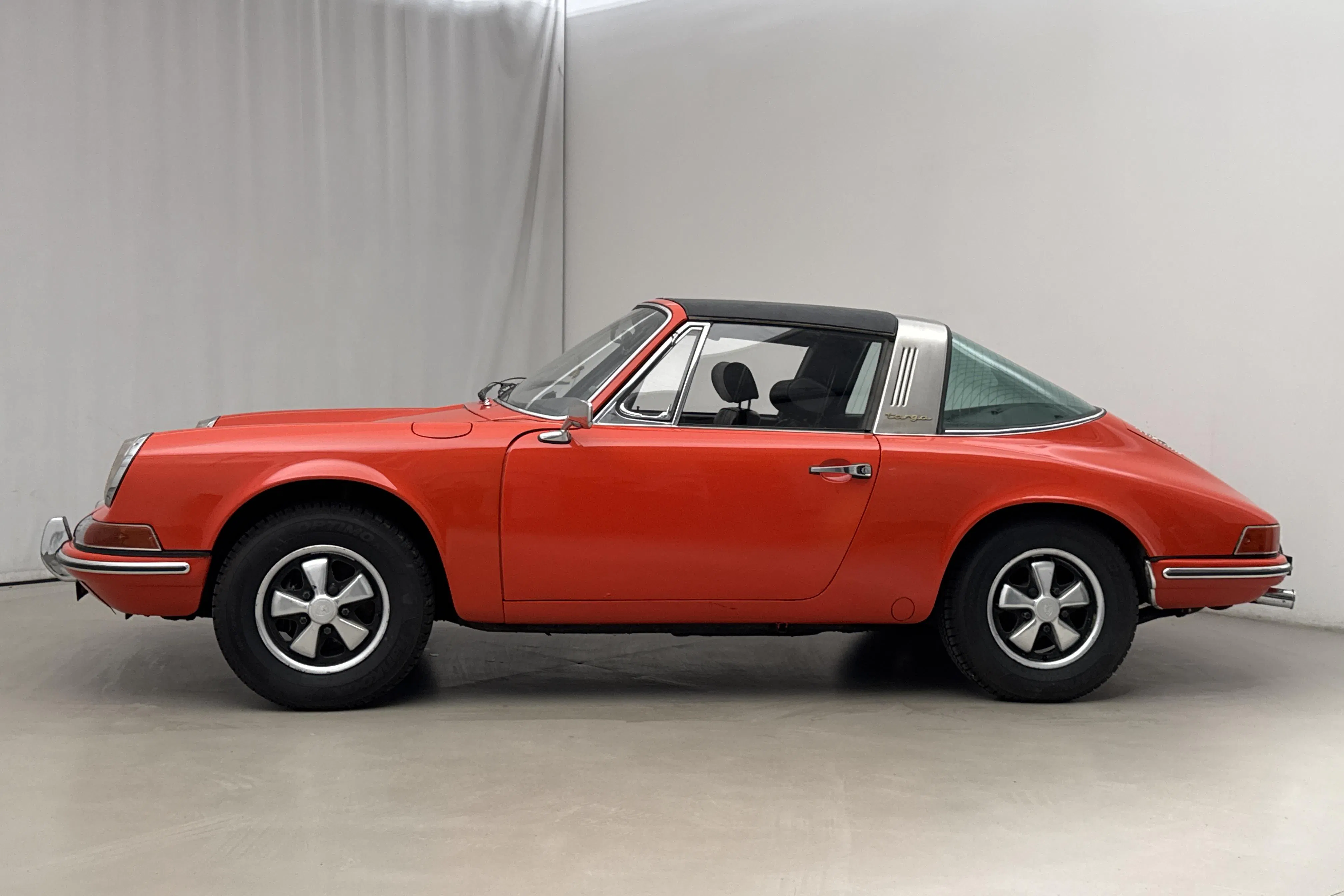 Presentationsfoto 2 av 25: Porsche 911 T Targa 2.0 (110hk) - 4 001 mil - Manuell - Ljusröd - 1969