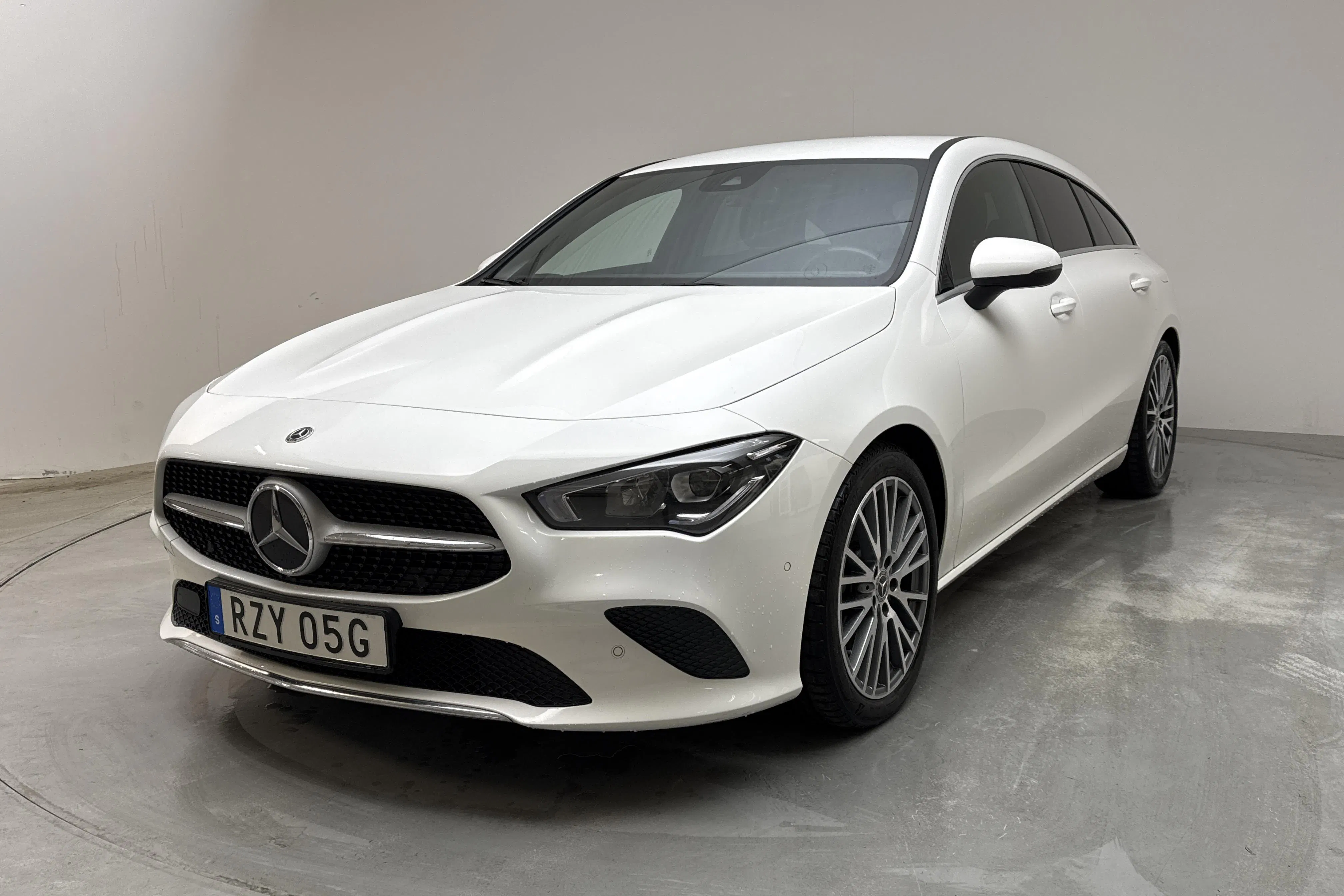 Presentation photo 1 of 15: Mercedes CLA 200 d Shooting Brake X118 (150hk) - 105 120 km - Automatic - white - 2021