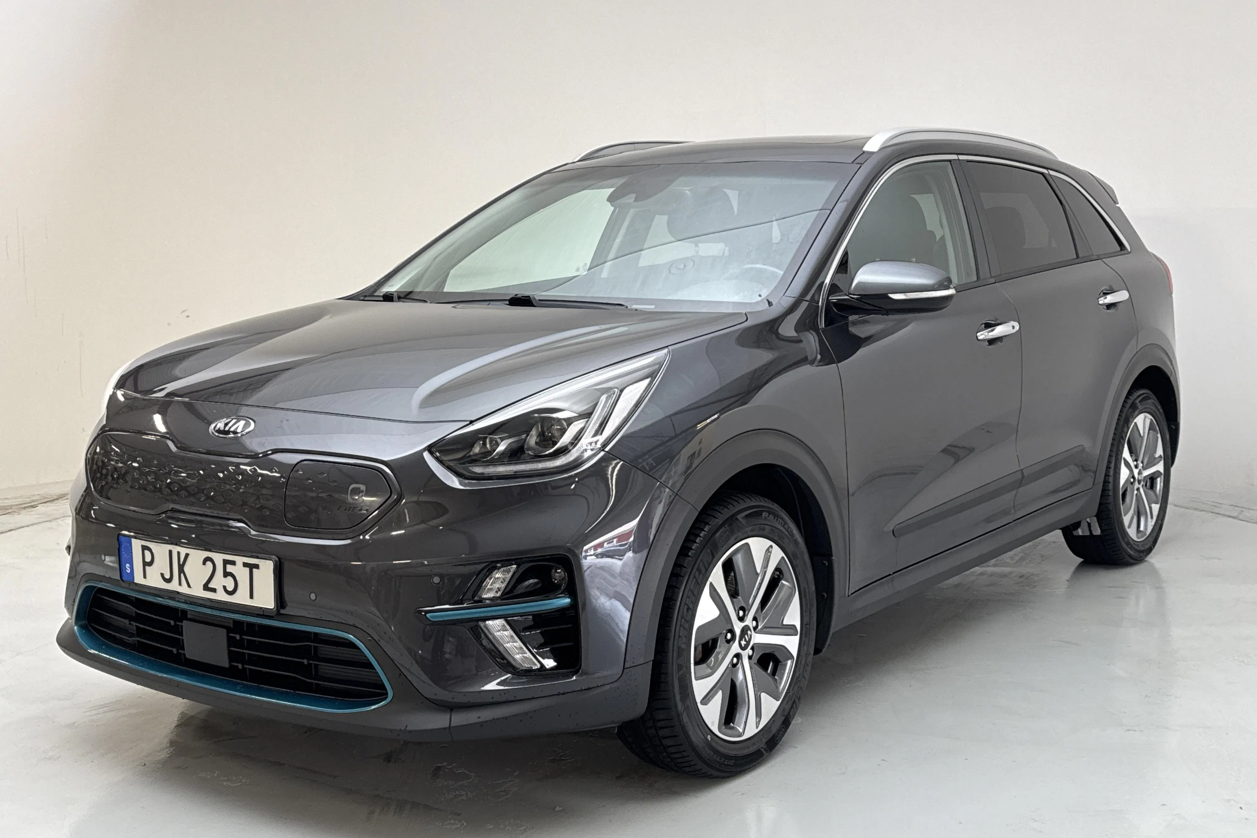 Presentationsfoto 1 av 20: KIA e-Niro 64kWh (204hk) - 7 610 mil - Automat - grå - 2019