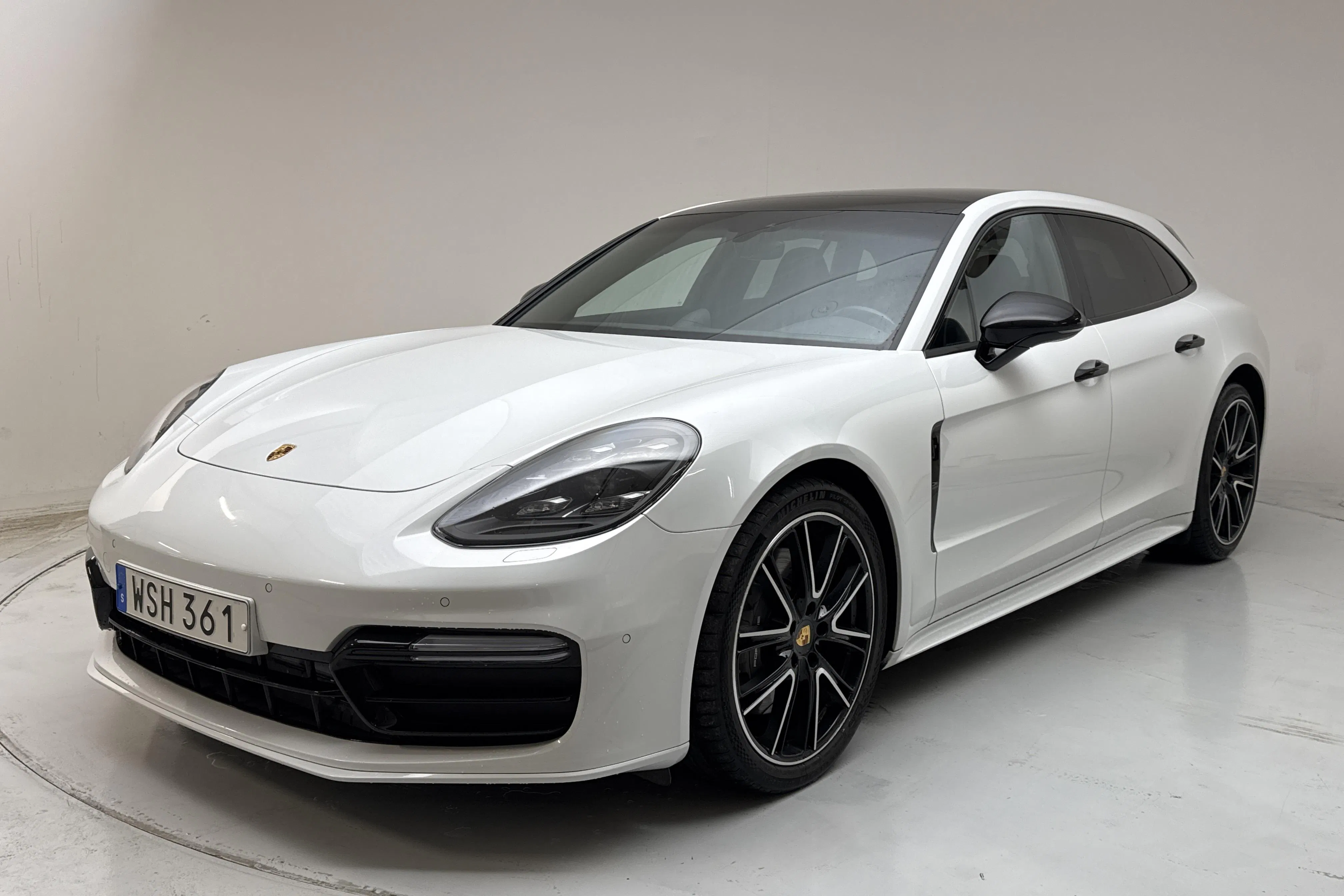 Presentationsfoto 1 av 23: Porsche Panamera 4 Sport Turismo (330hk) - 10 212 mil - Automat - vit - 2018