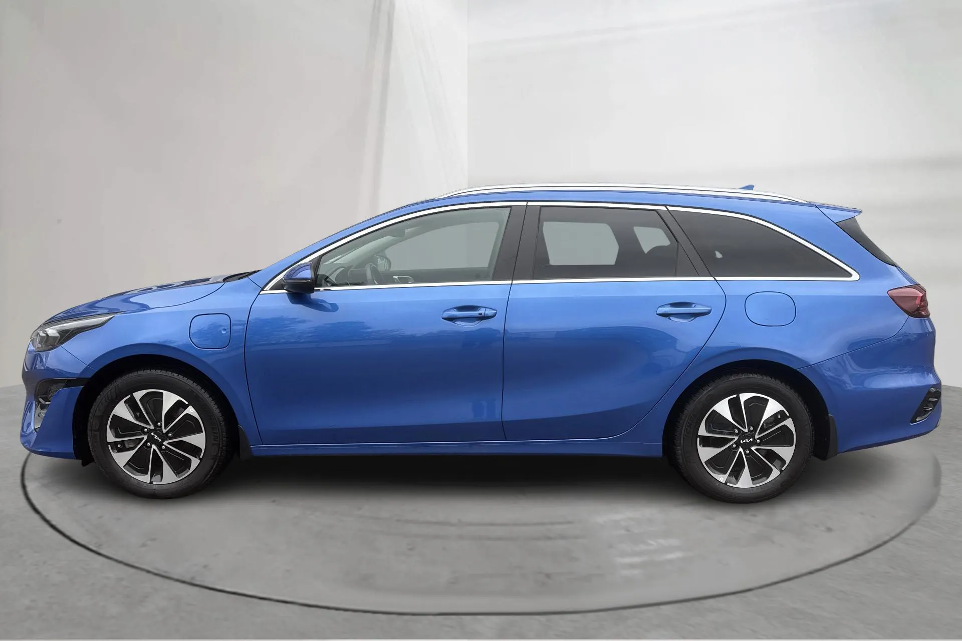 Presentation photo 2 of 20: KIA Ceed 1.6 Plug-in Hybrid SW (141hk) - 37 880 km - Automatic - blue - 2023