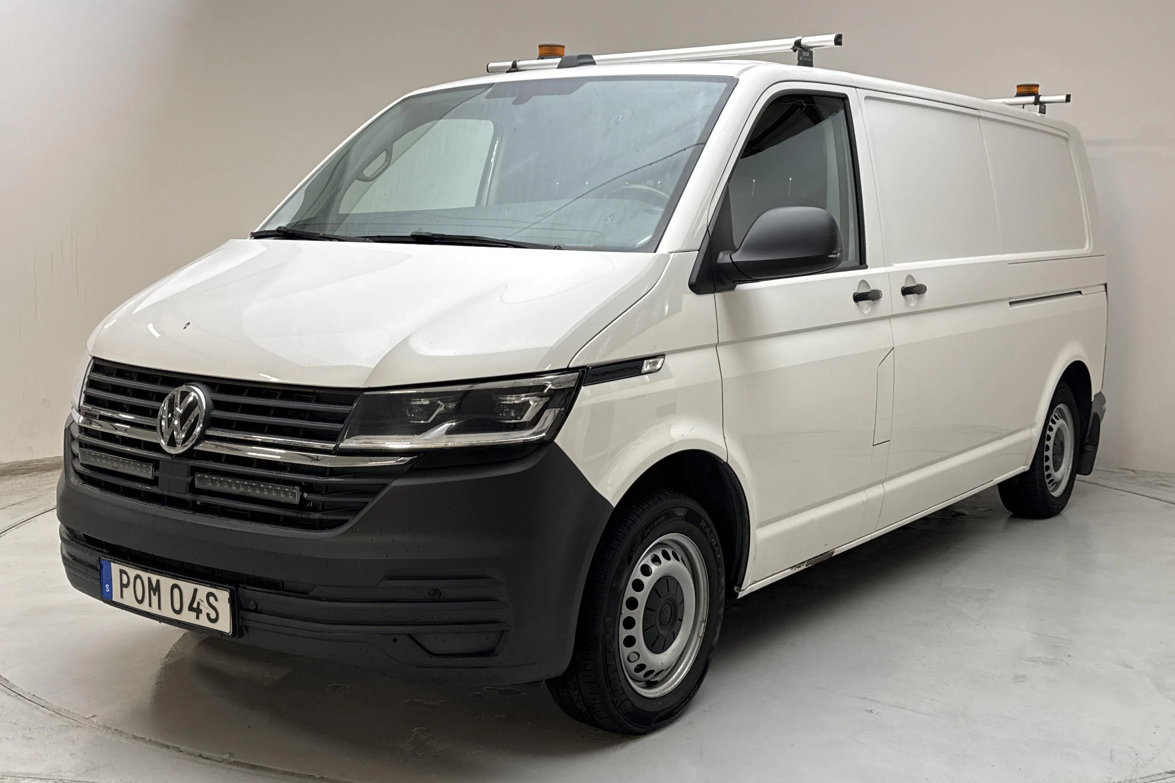 Presentationsfoto 1 av 16: VW Transporter T6 2.0 TDI BMT Skåp 4MOTION (150hk) - 20 514 mil - Automat - vit - 2020