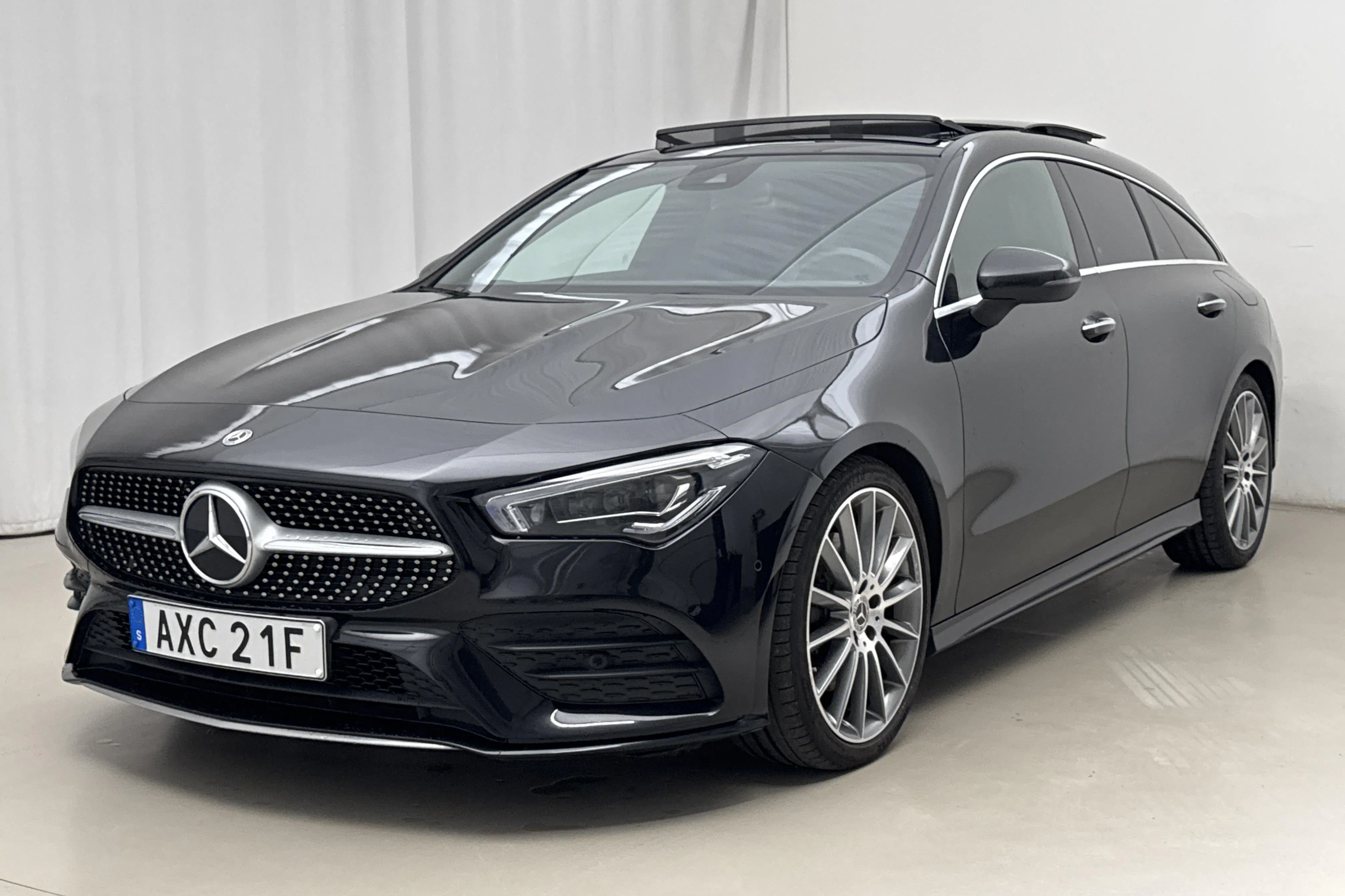 Presentationsfoto 1 av 20: Mercedes CLA 200 d Shooting Brake X118 (150hk) - 17 970 mil - Automat - svart - 2021